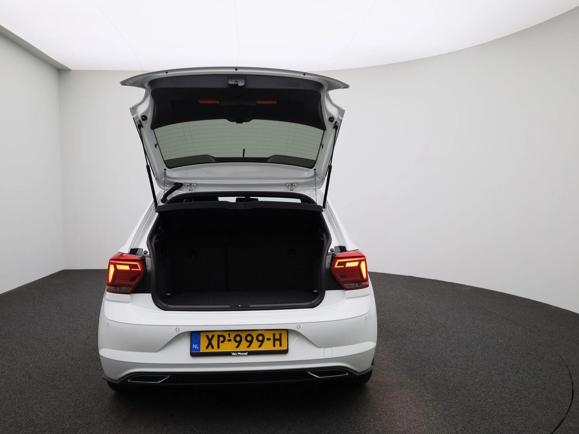 Volkswagen-Polo-image-10