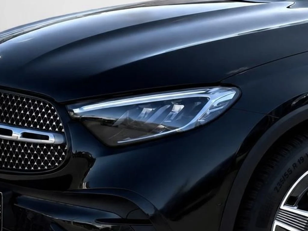 Mercedes-Benz-GLC 300 d-image-4