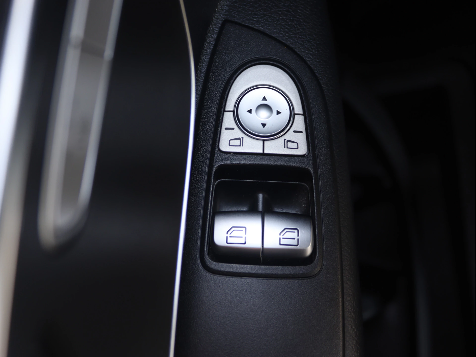 Mercedes-Benz-Vito-image-5