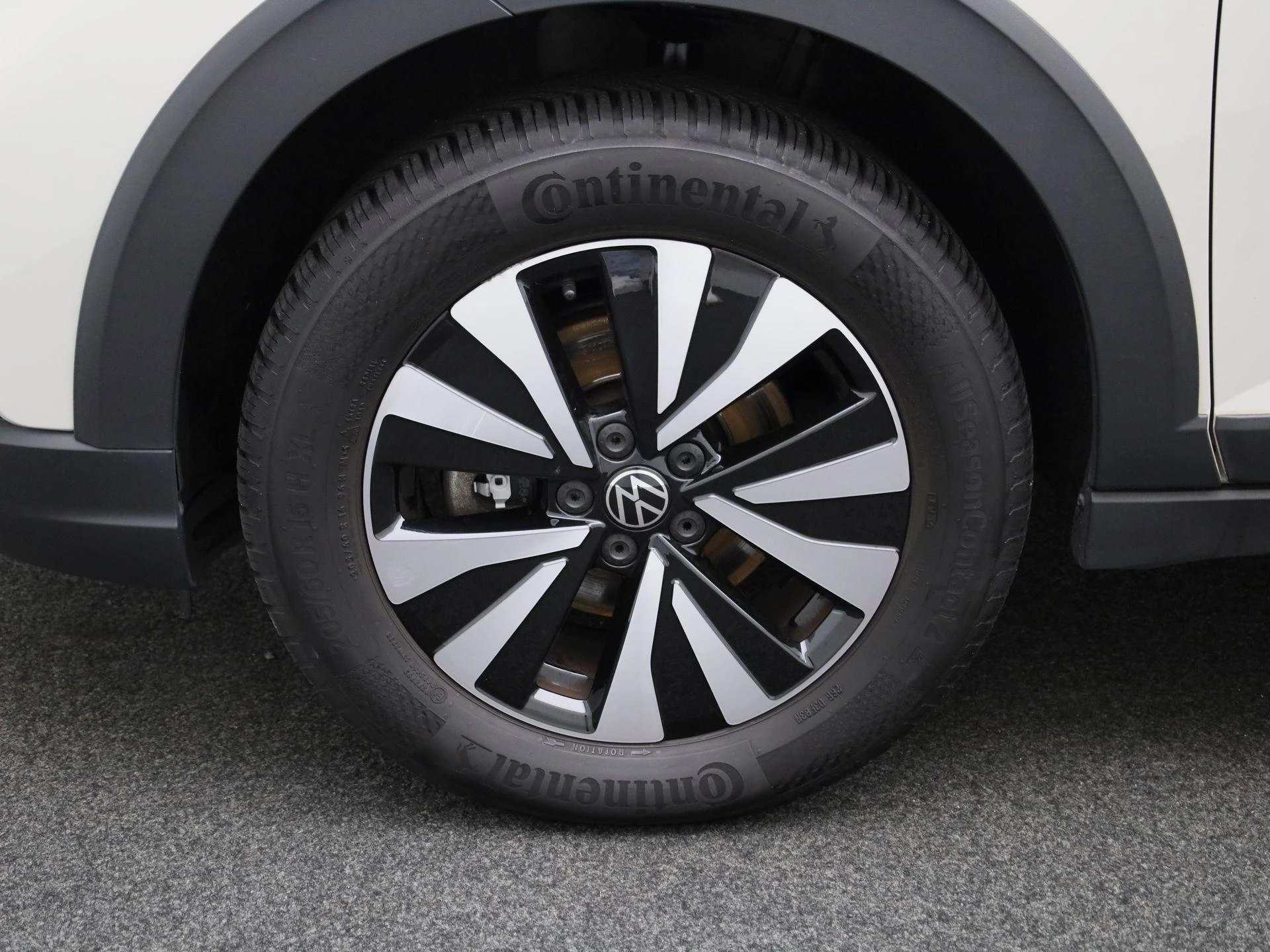 Volkswagen-Taigo-image-13
