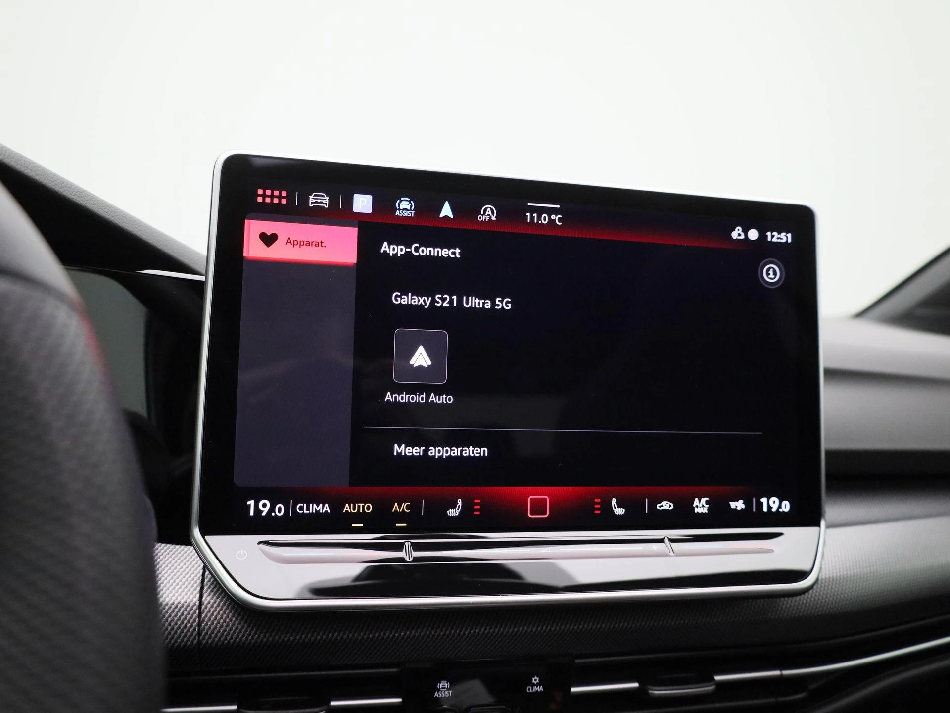 Volkswagen-Golf-image-27