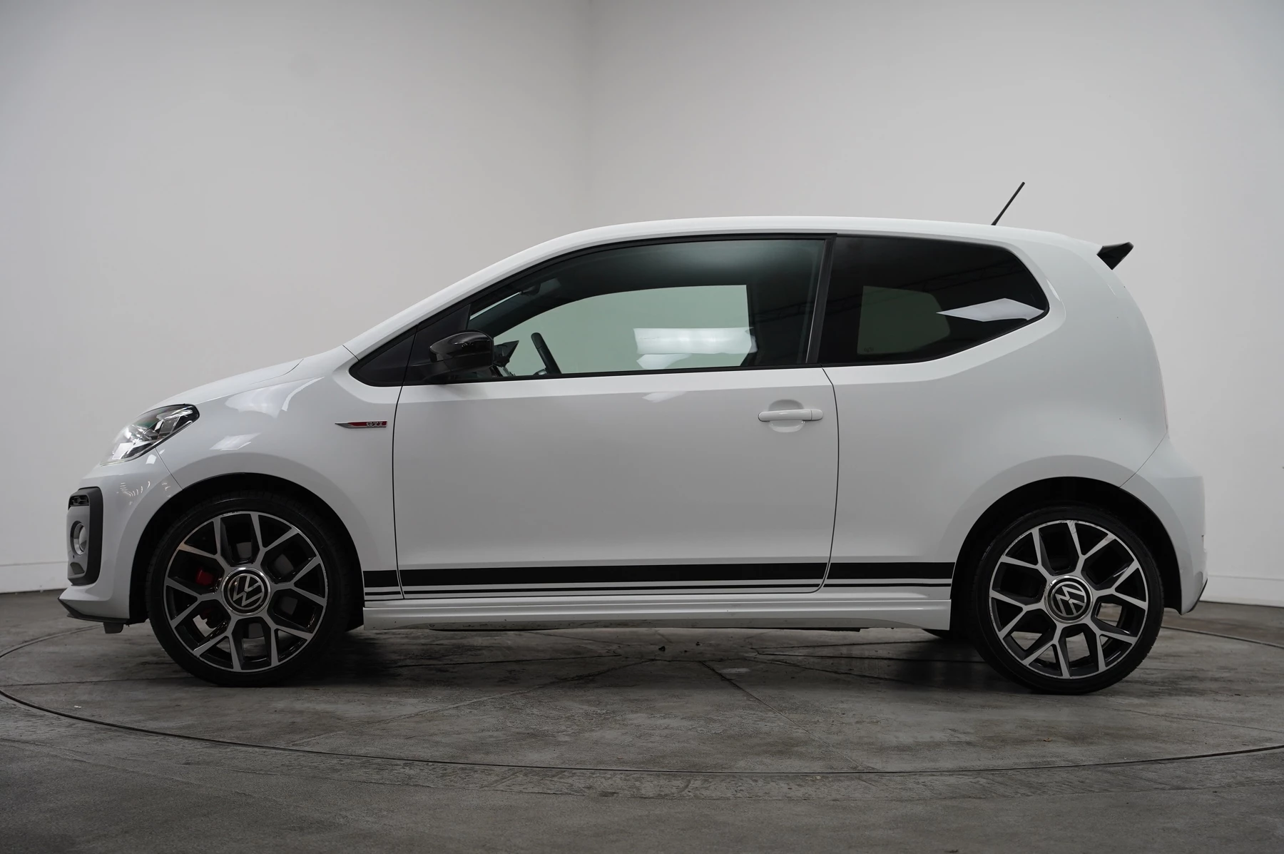 Volkswagen-up!-image-14