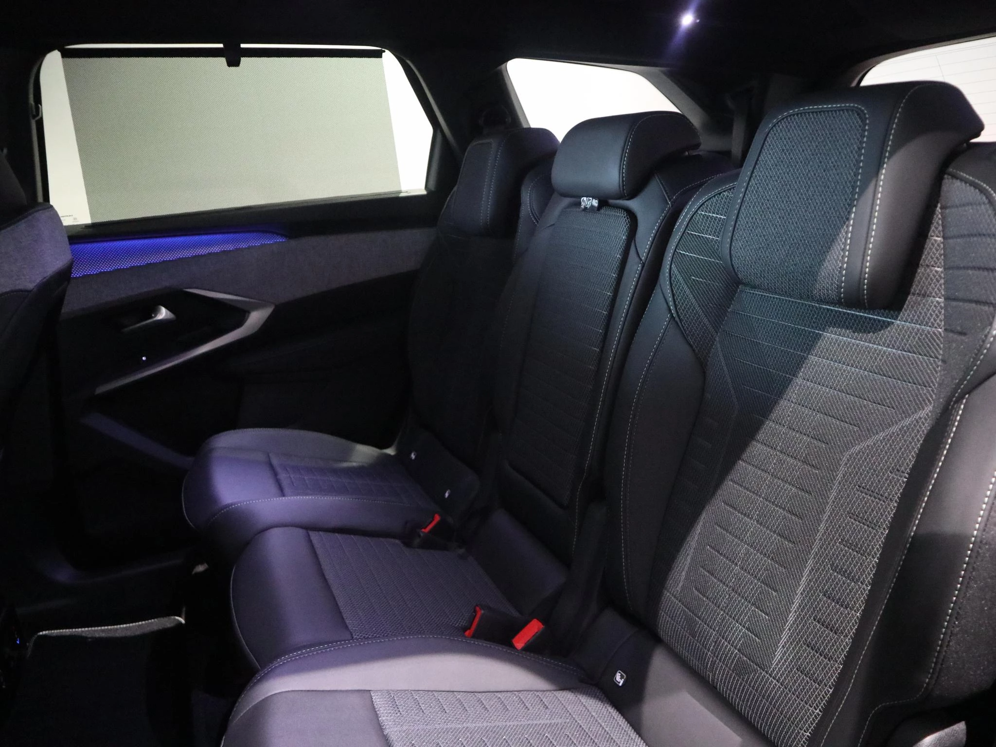 Peugeot-e-5008-image-9