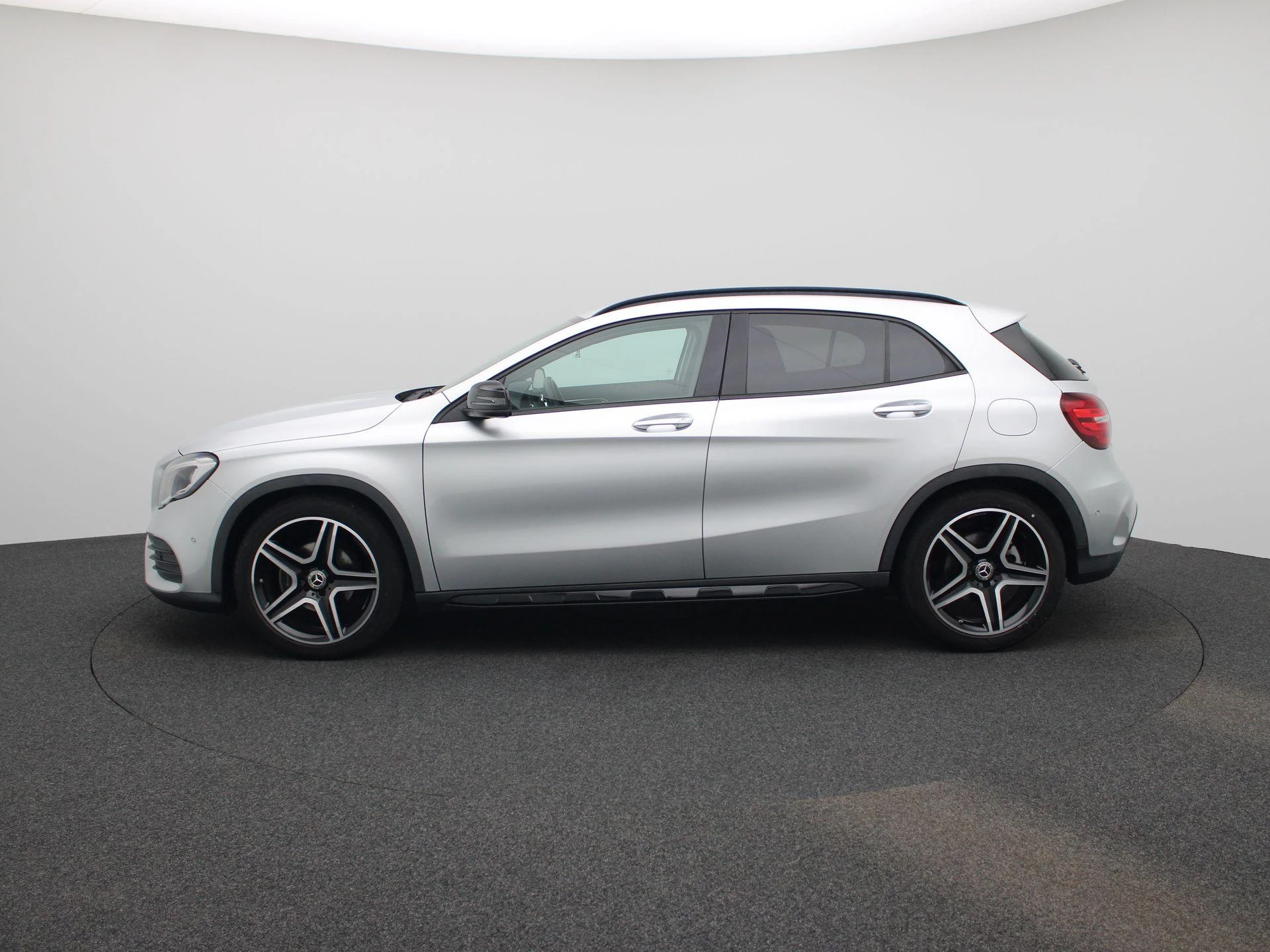 Mercedes-Benz-GLA-image-3