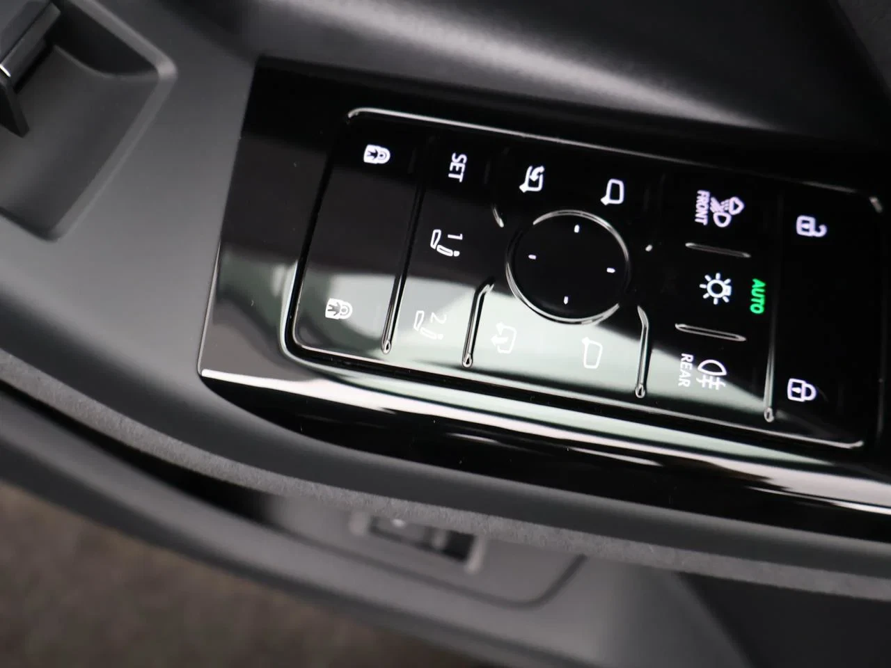 Audi-Q6 e-tron-image-22