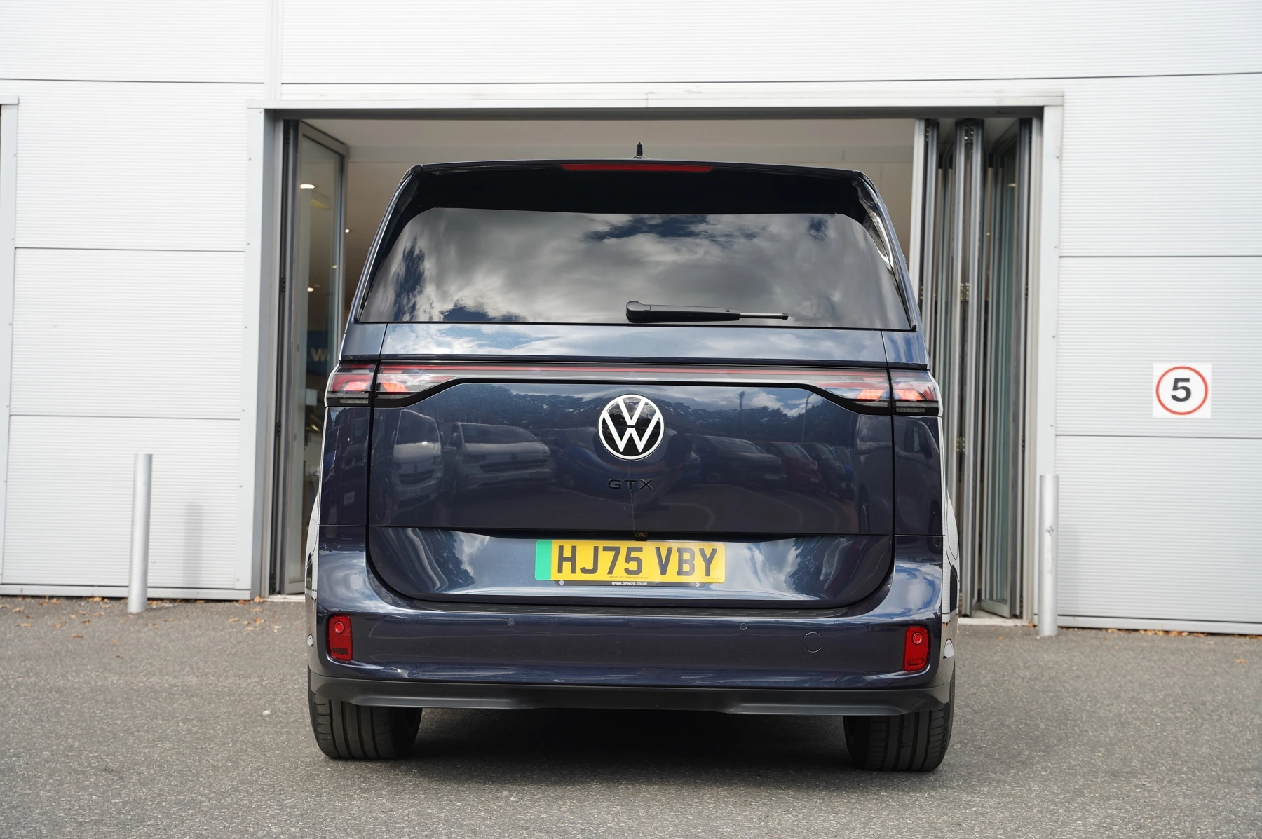 Volkswagen-ID. Buzz-image-12