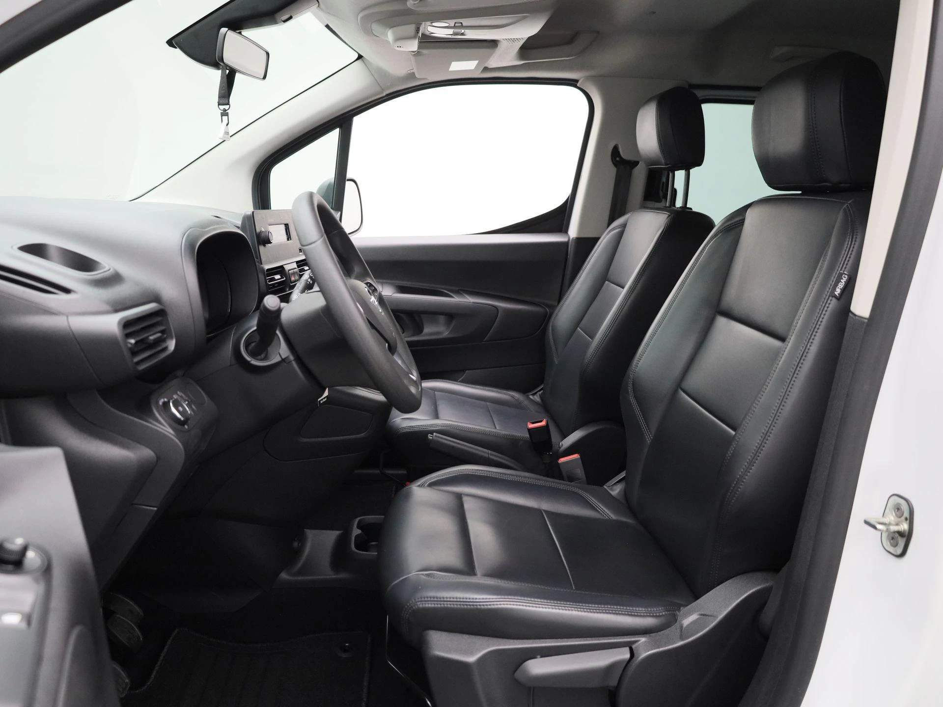 Opel-Combo Life-image-12
