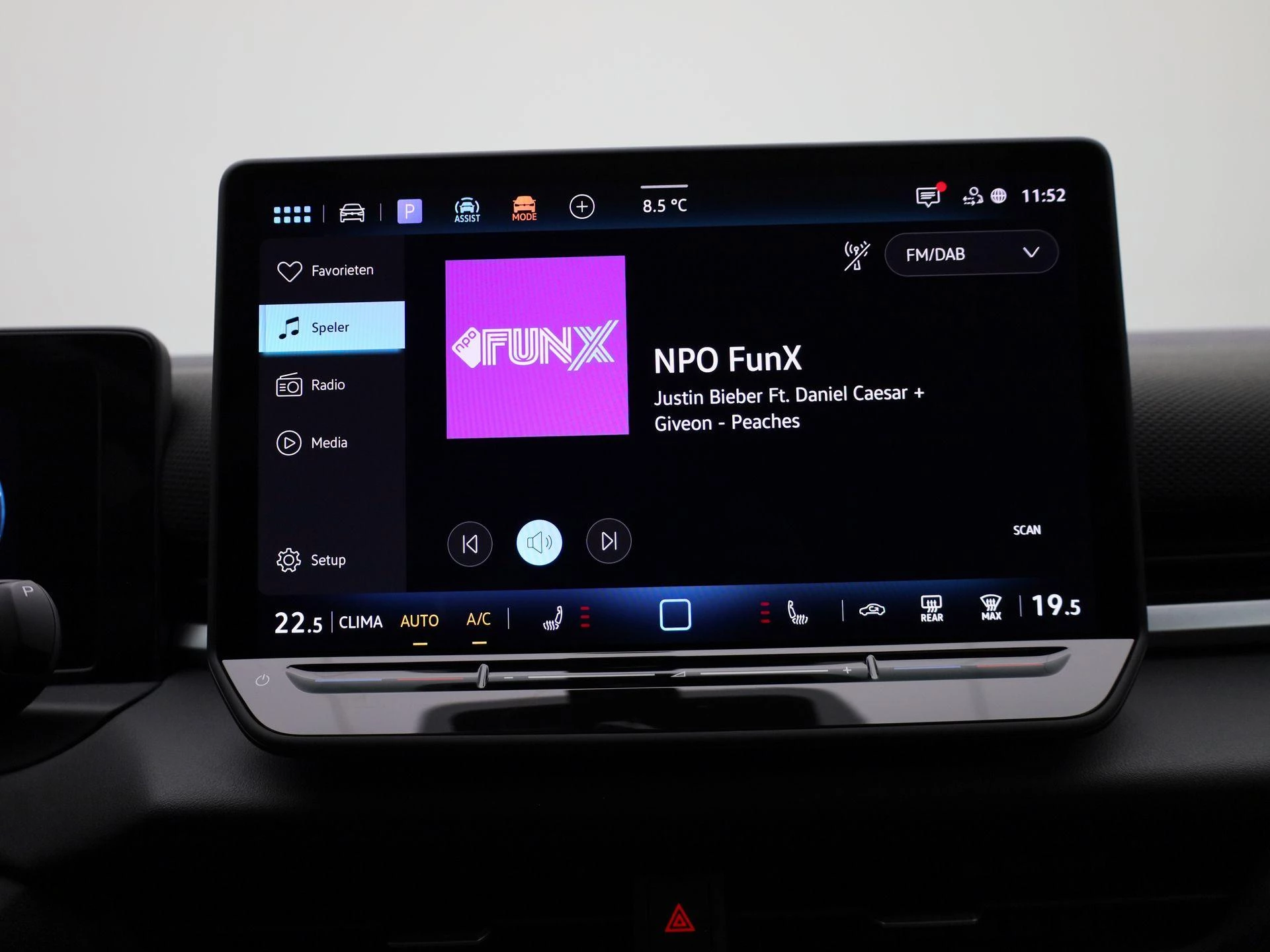 Volkswagen-T-Roc-image-16