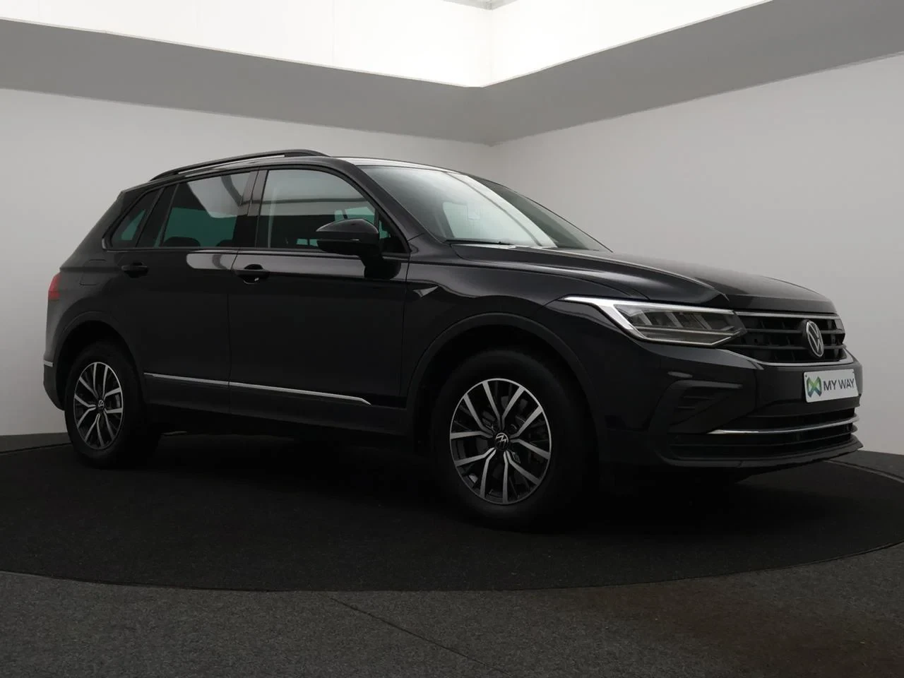 Volkswagen-Tiguan-image-10