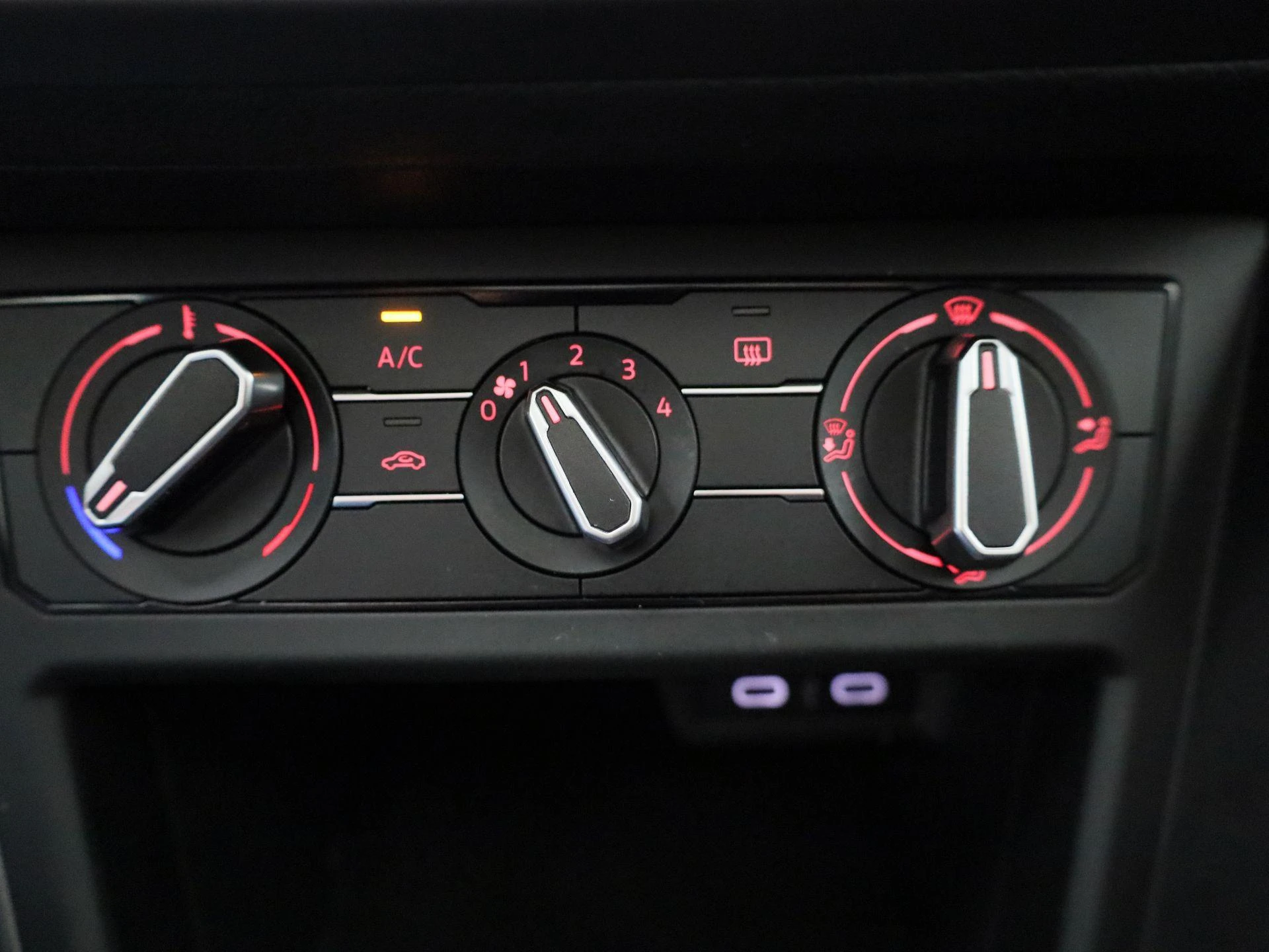 Volkswagen-Polo-image-19