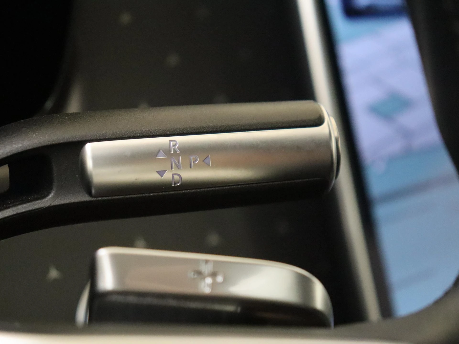 Mercedes-Benz-EQS-image-13