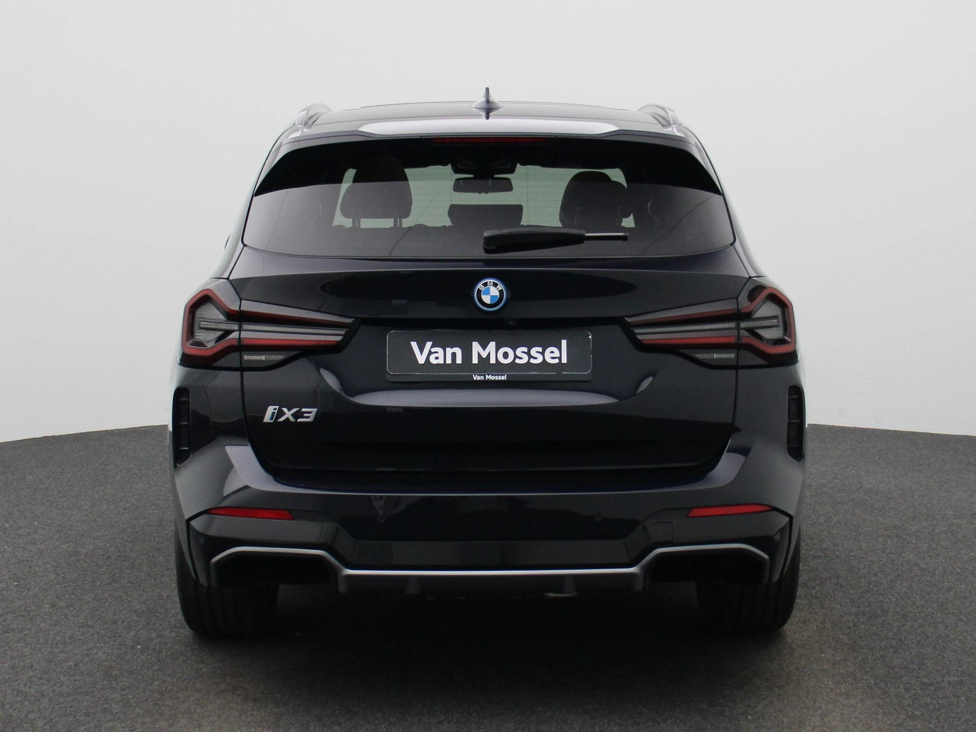 BMW-iX3-image-4