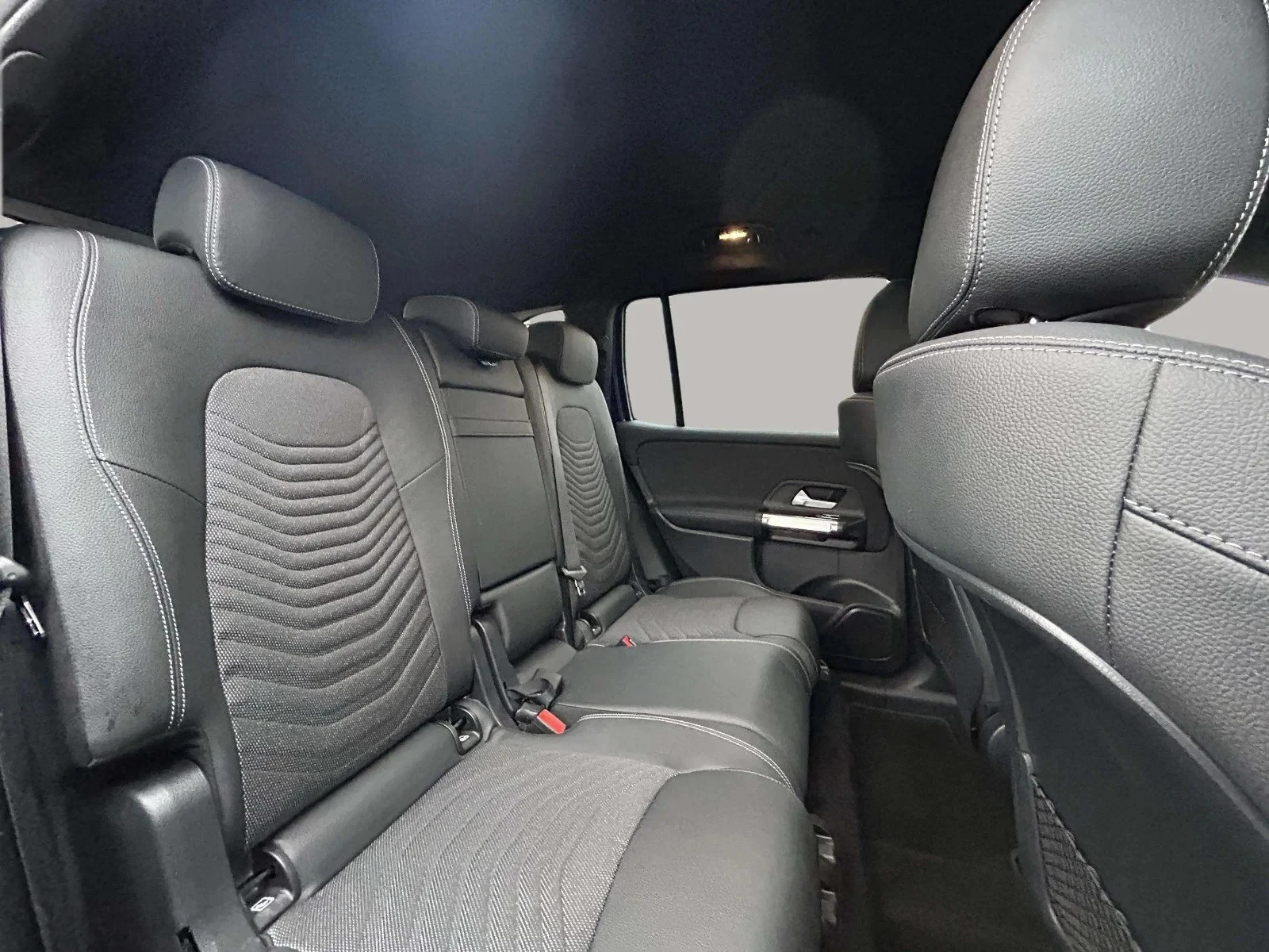 Mercedes-Benz-EQB-image-15