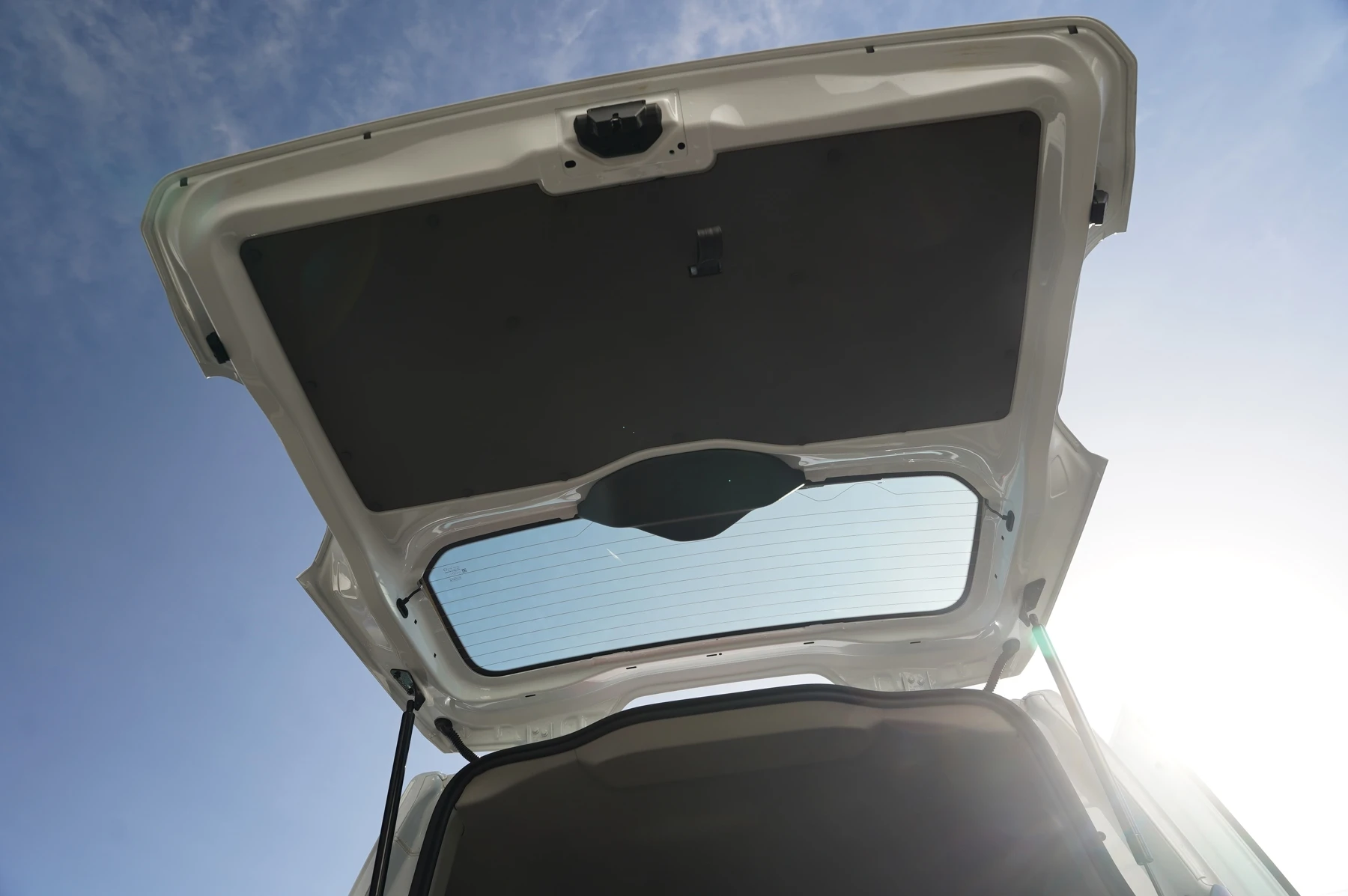 Volkswagen-Transporter-image-11