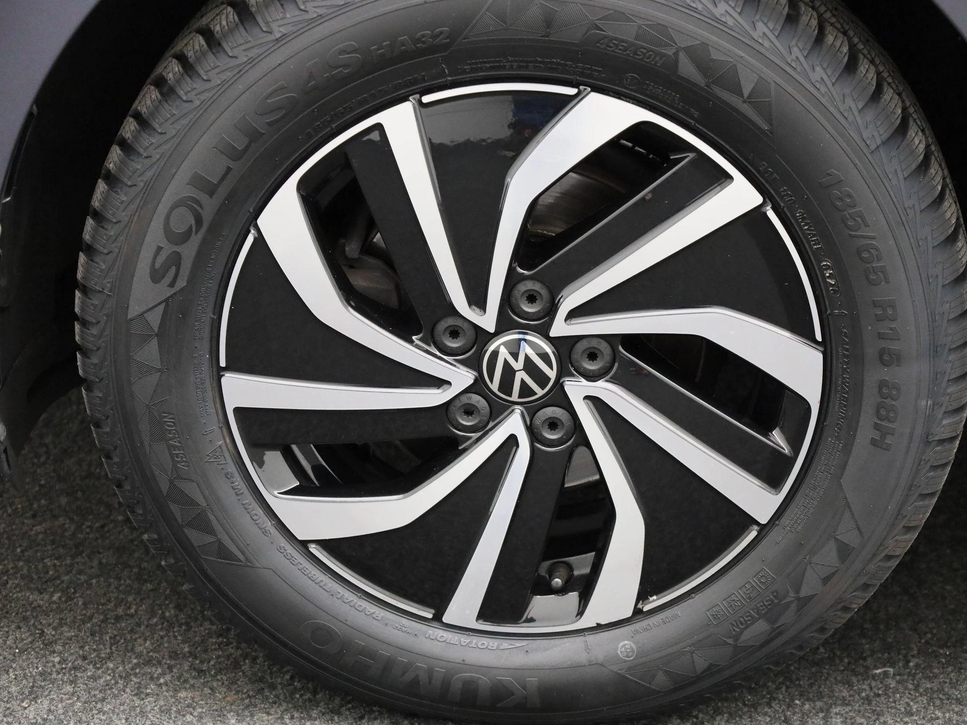 Volkswagen-Polo-image-12