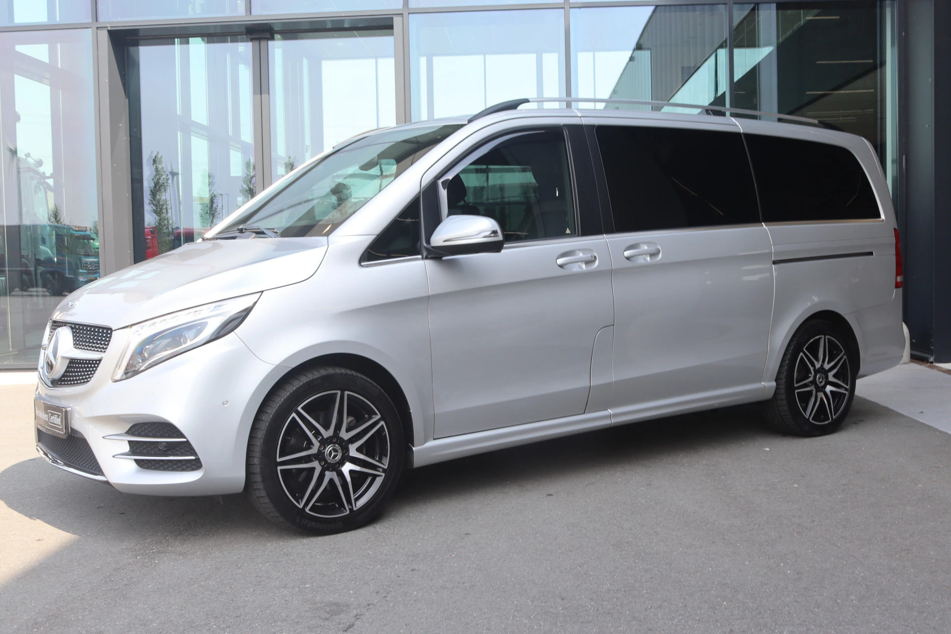 Mercedes-Benz-V-Klasse-image-1