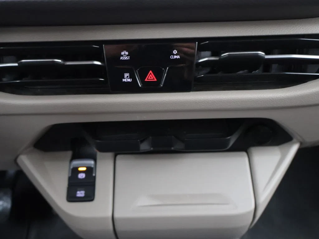 Volkswagen-Multivan-image-28