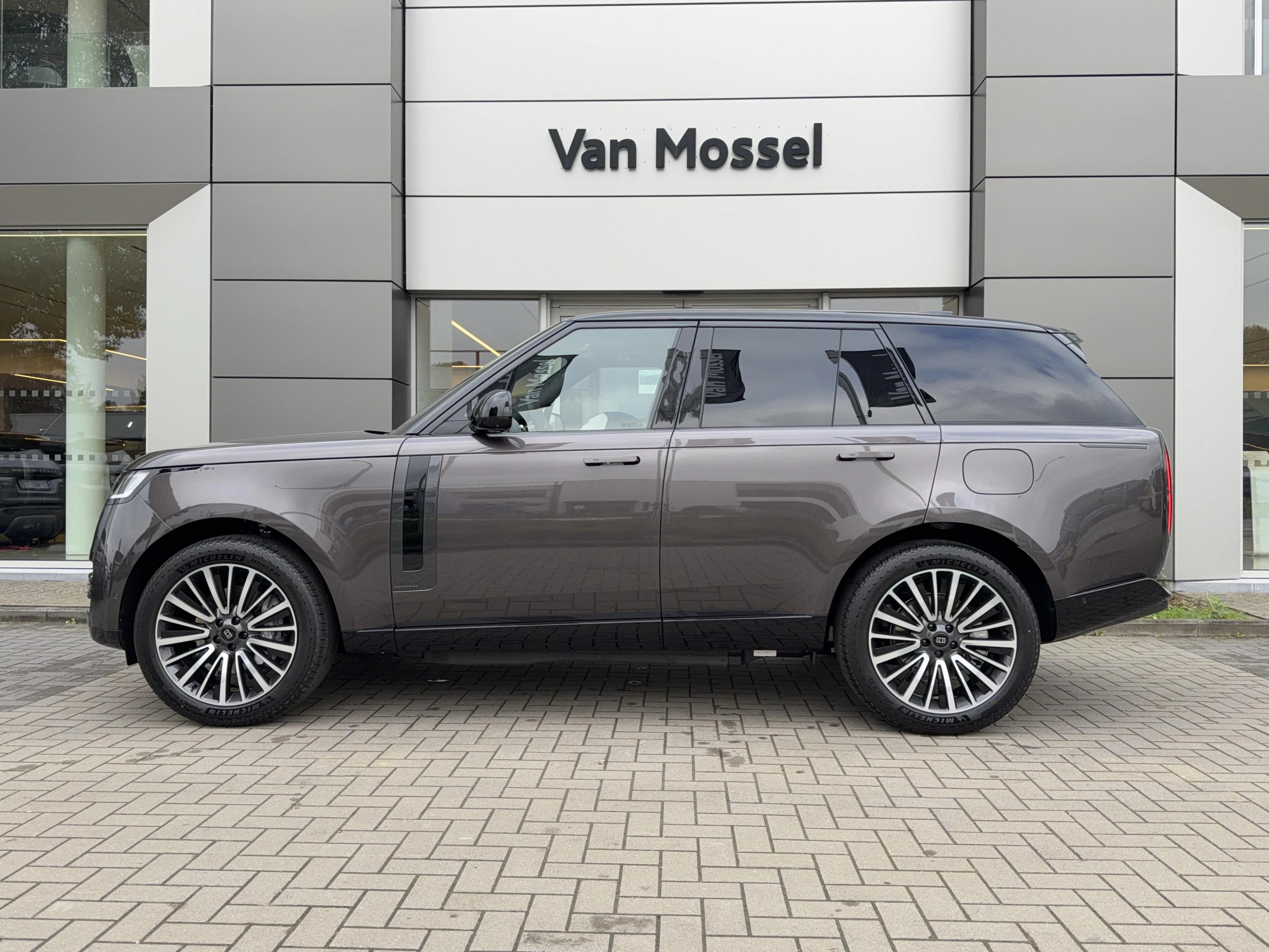 Land Rover-Range Rover-image-3