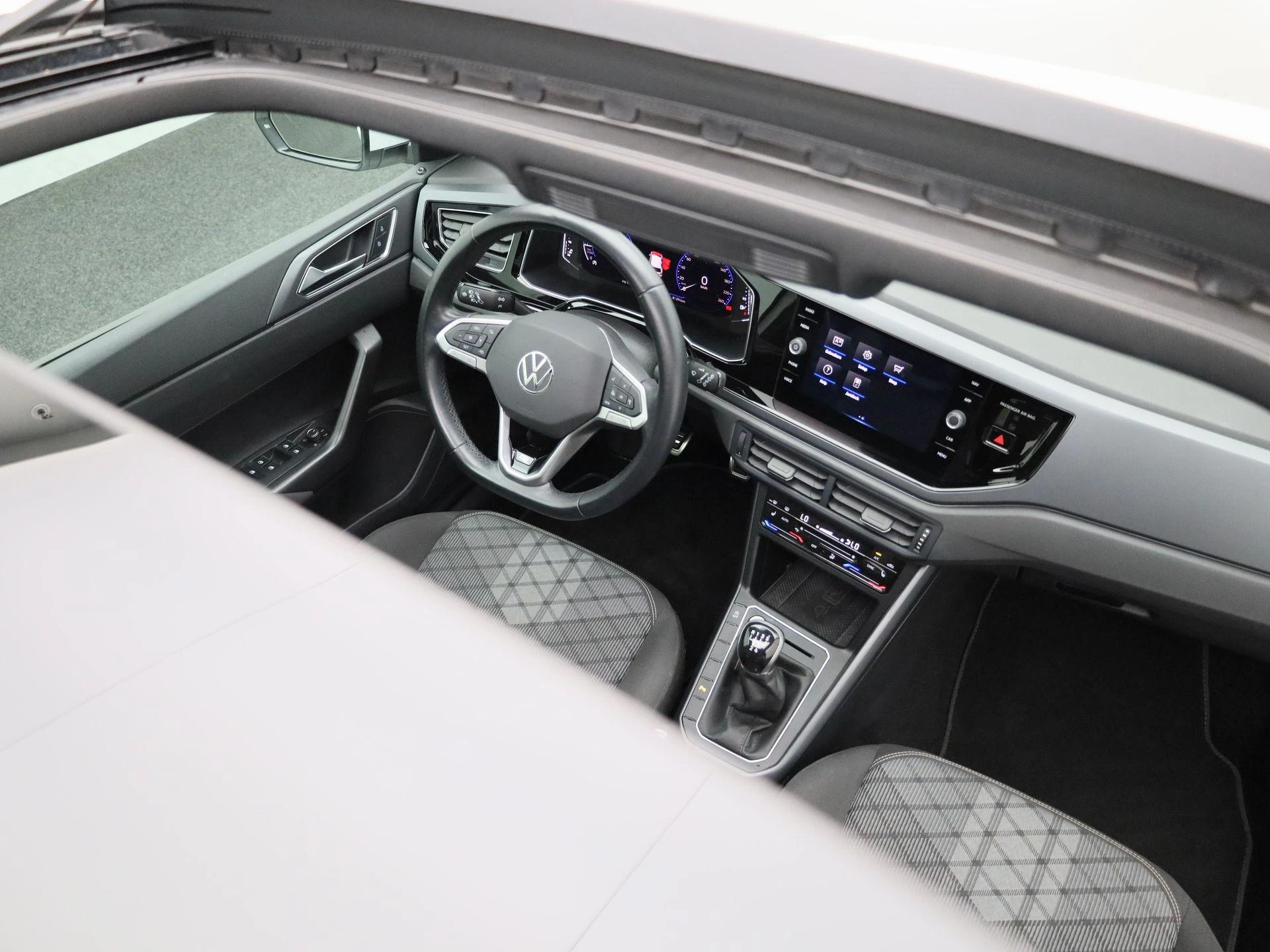 Volkswagen-Polo-image-36