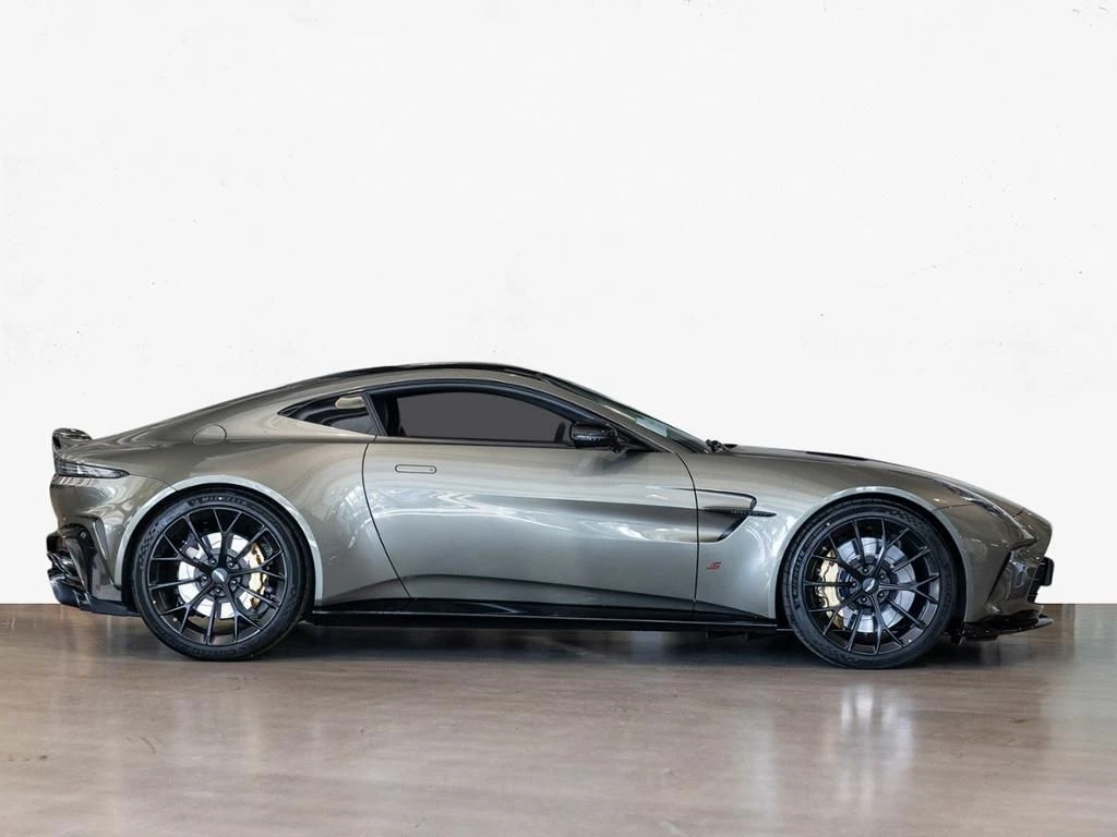 Aston Martin-V8 Vantage-image-13