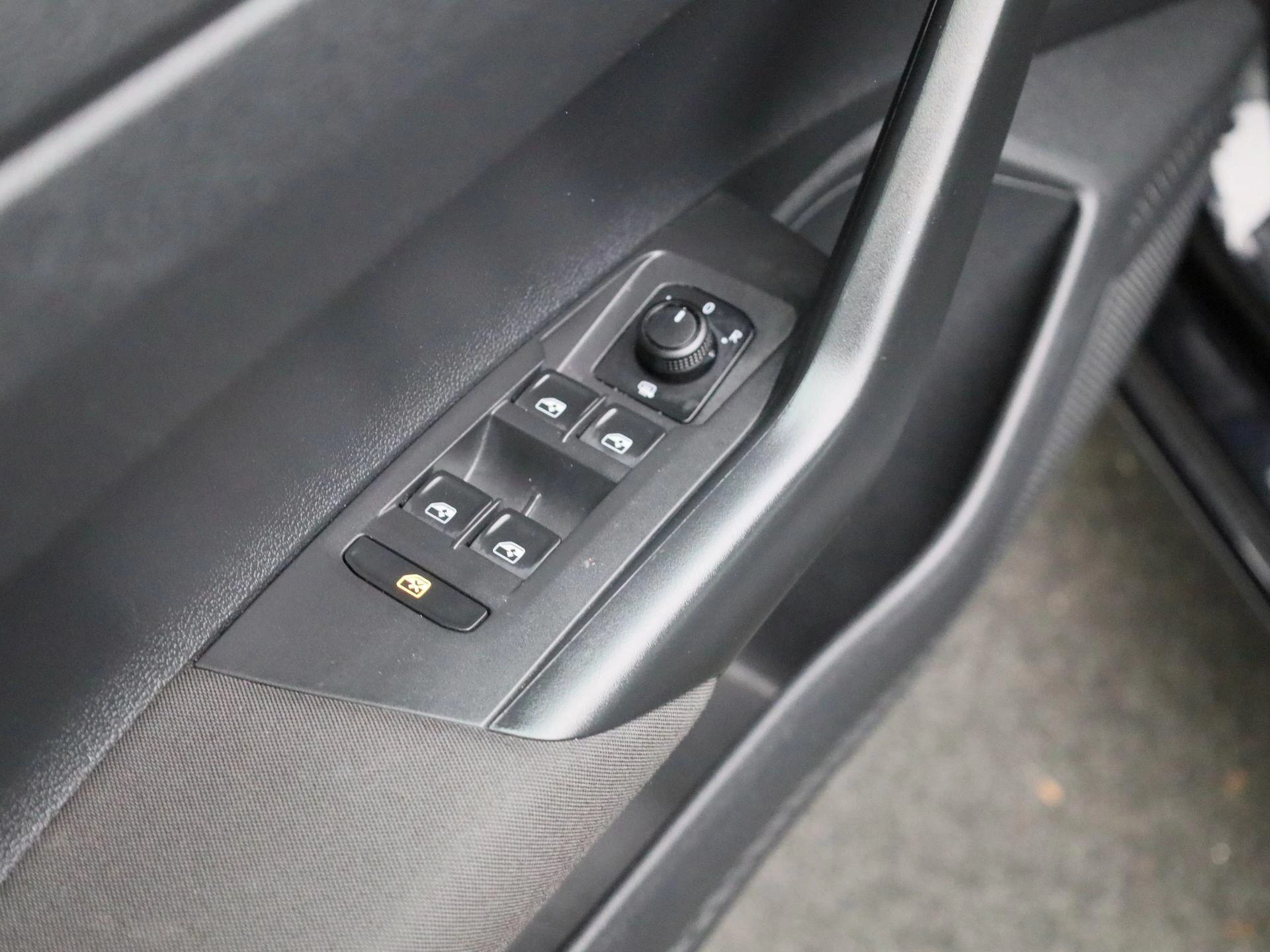 Volkswagen-Polo-image-25