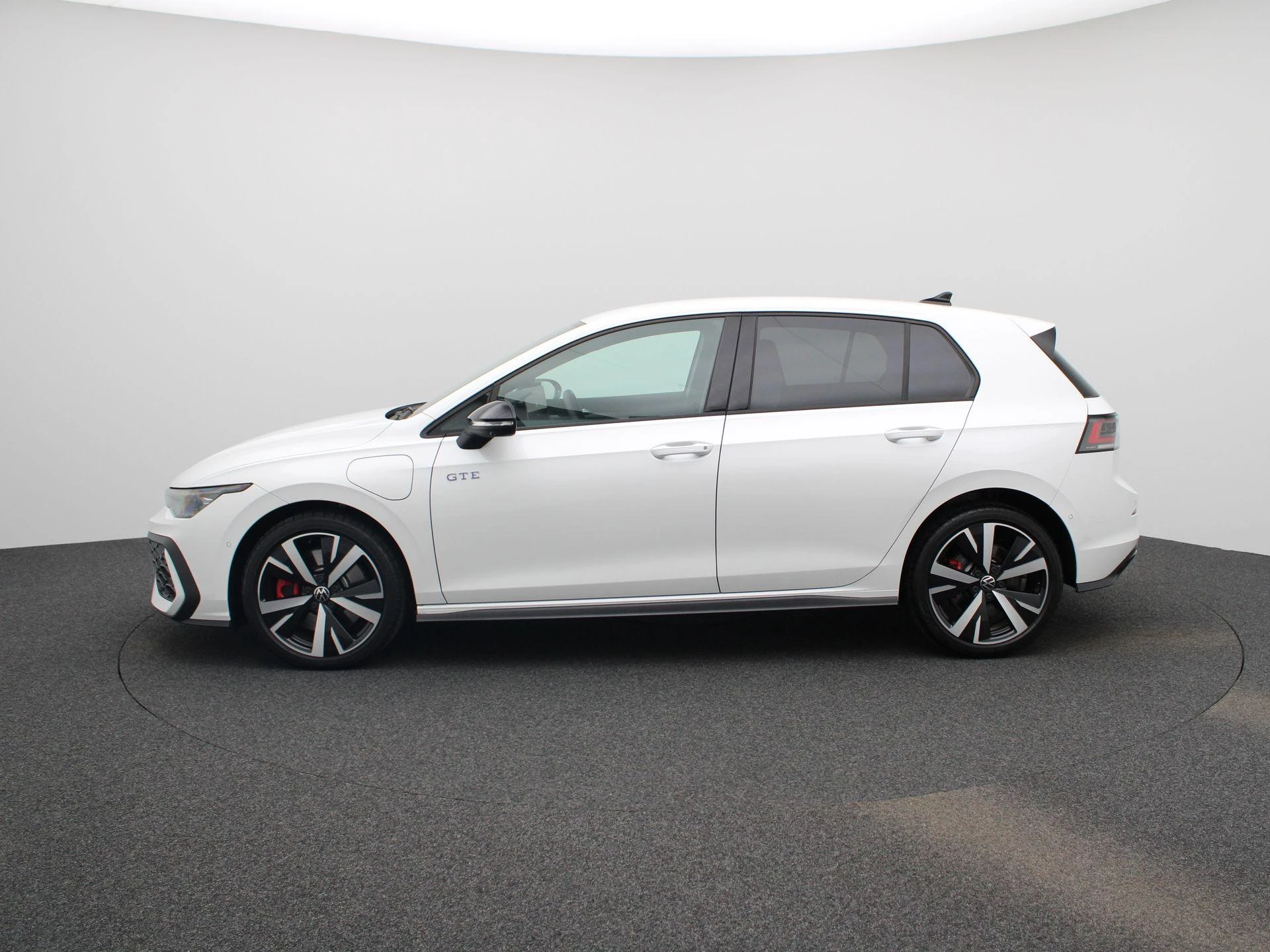 Volkswagen-Golf-image-3