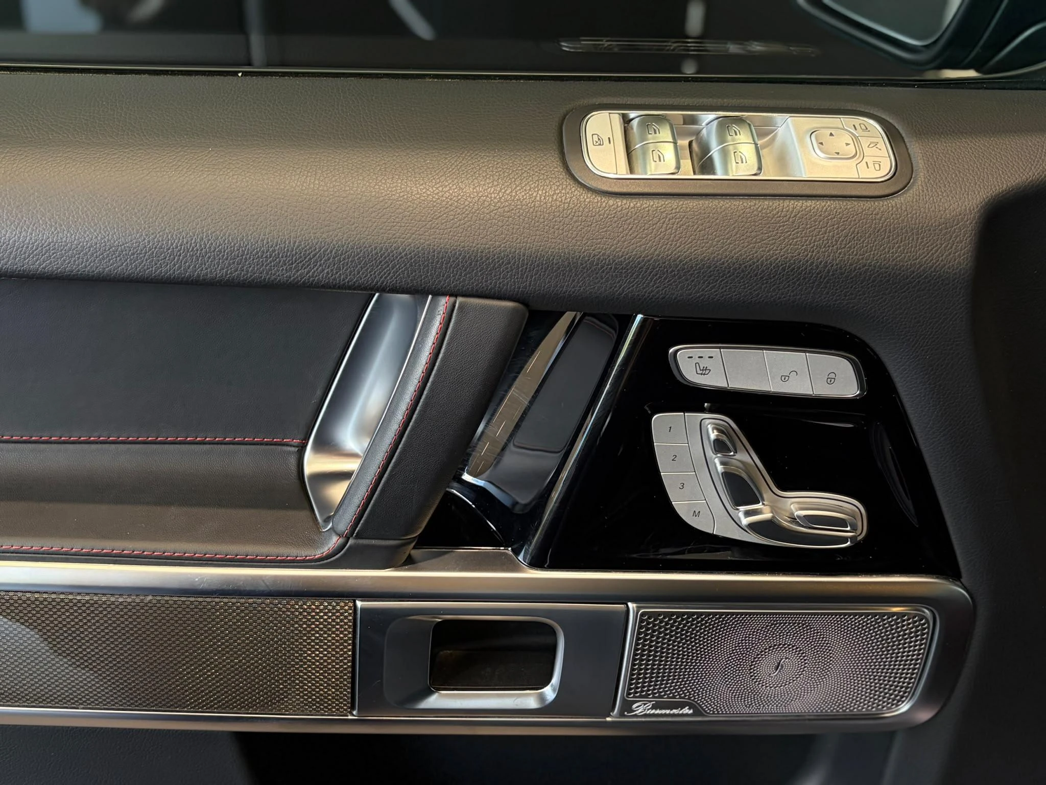 Mercedes-Benz-G-Klasse-image-10