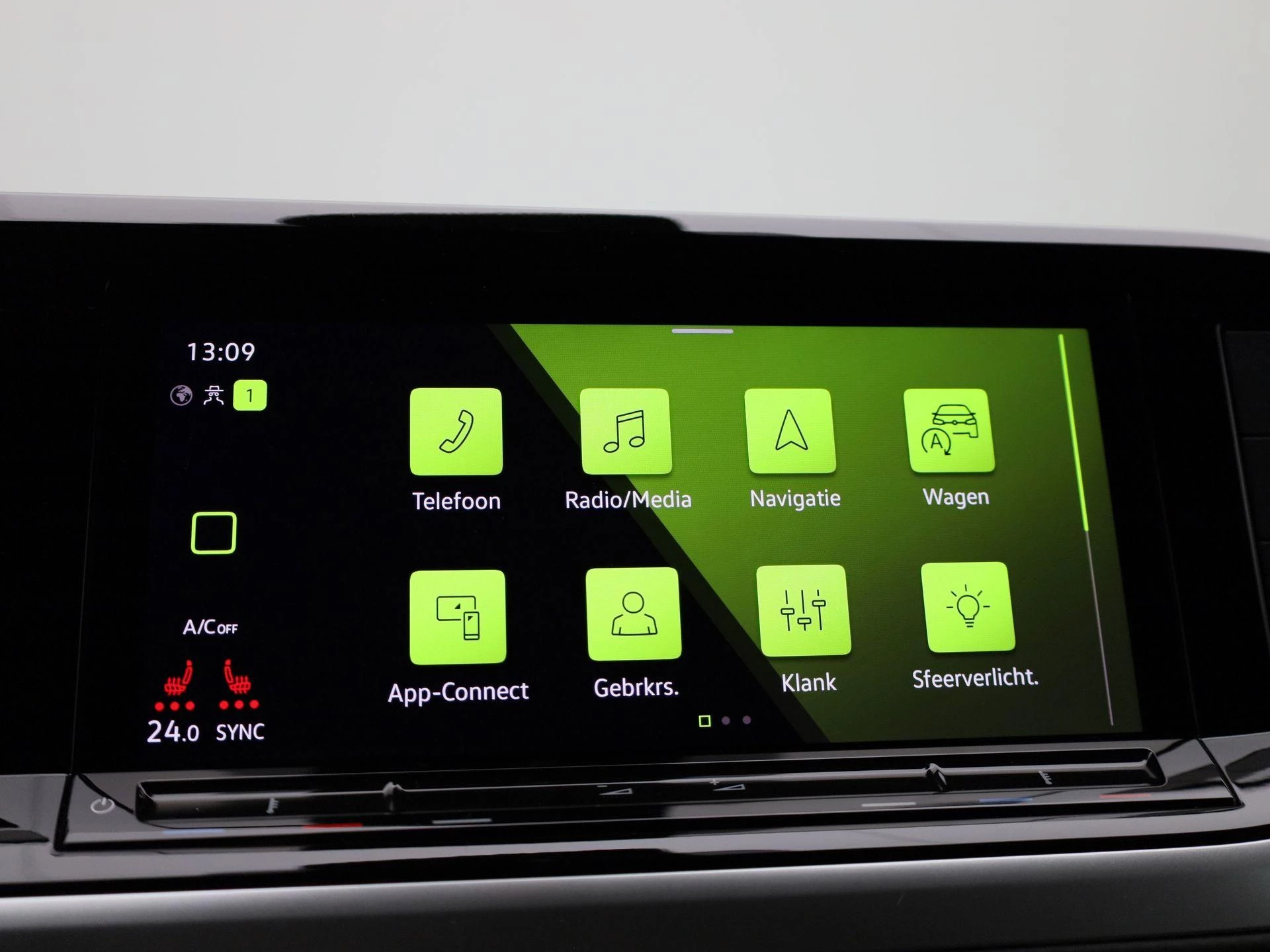 Volkswagen-Multivan-image-21