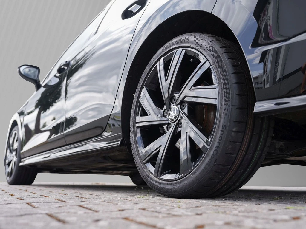 Volkswagen-Golf-image-4