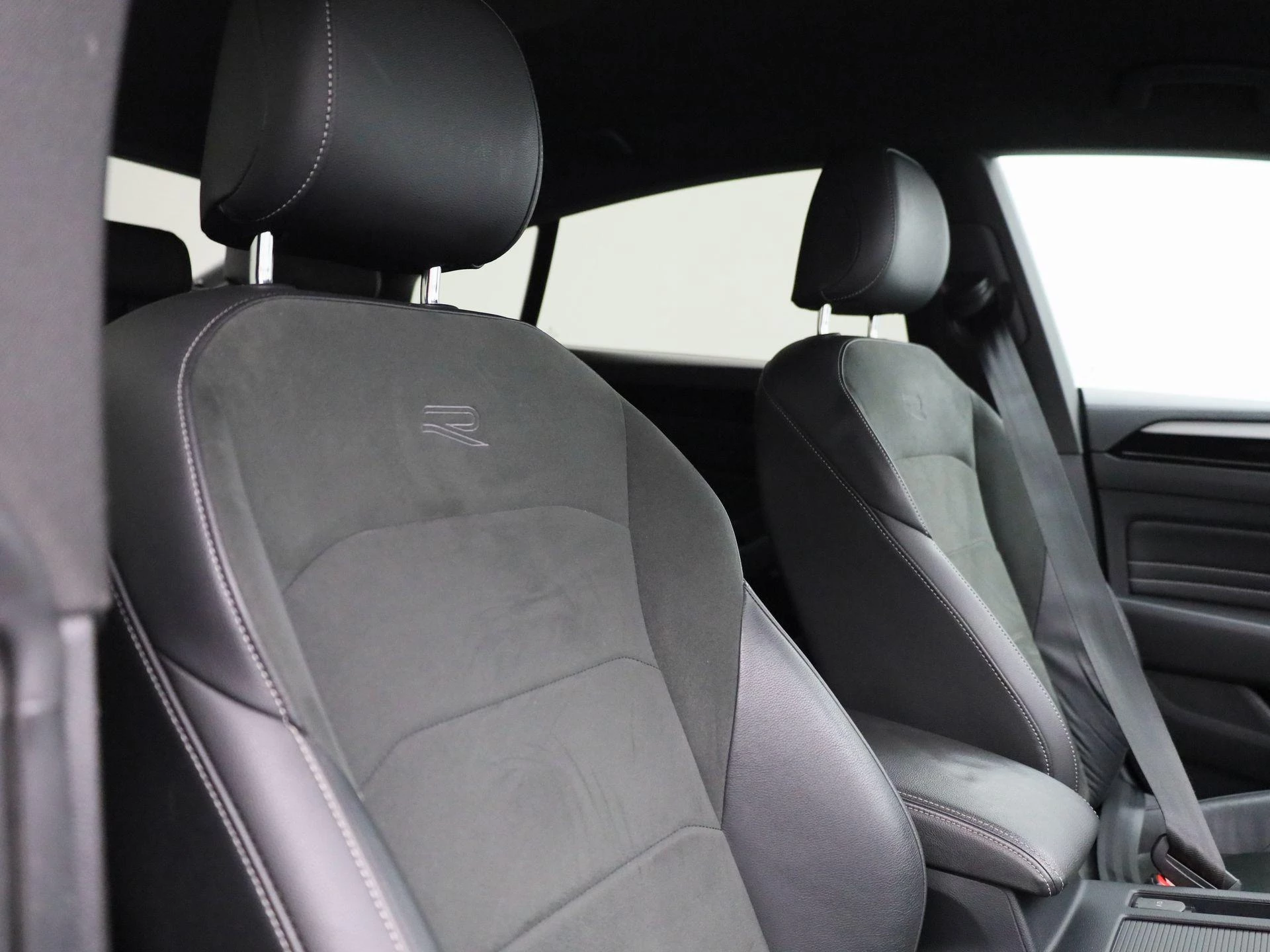 Volkswagen-Arteon-image-38