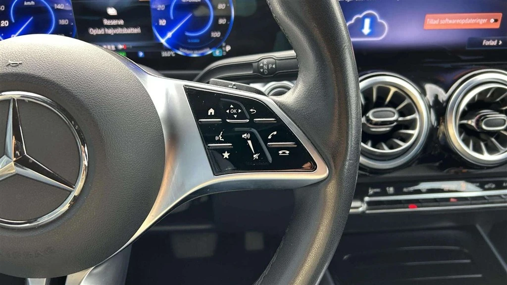 Mercedes-Benz-EQB-image-12