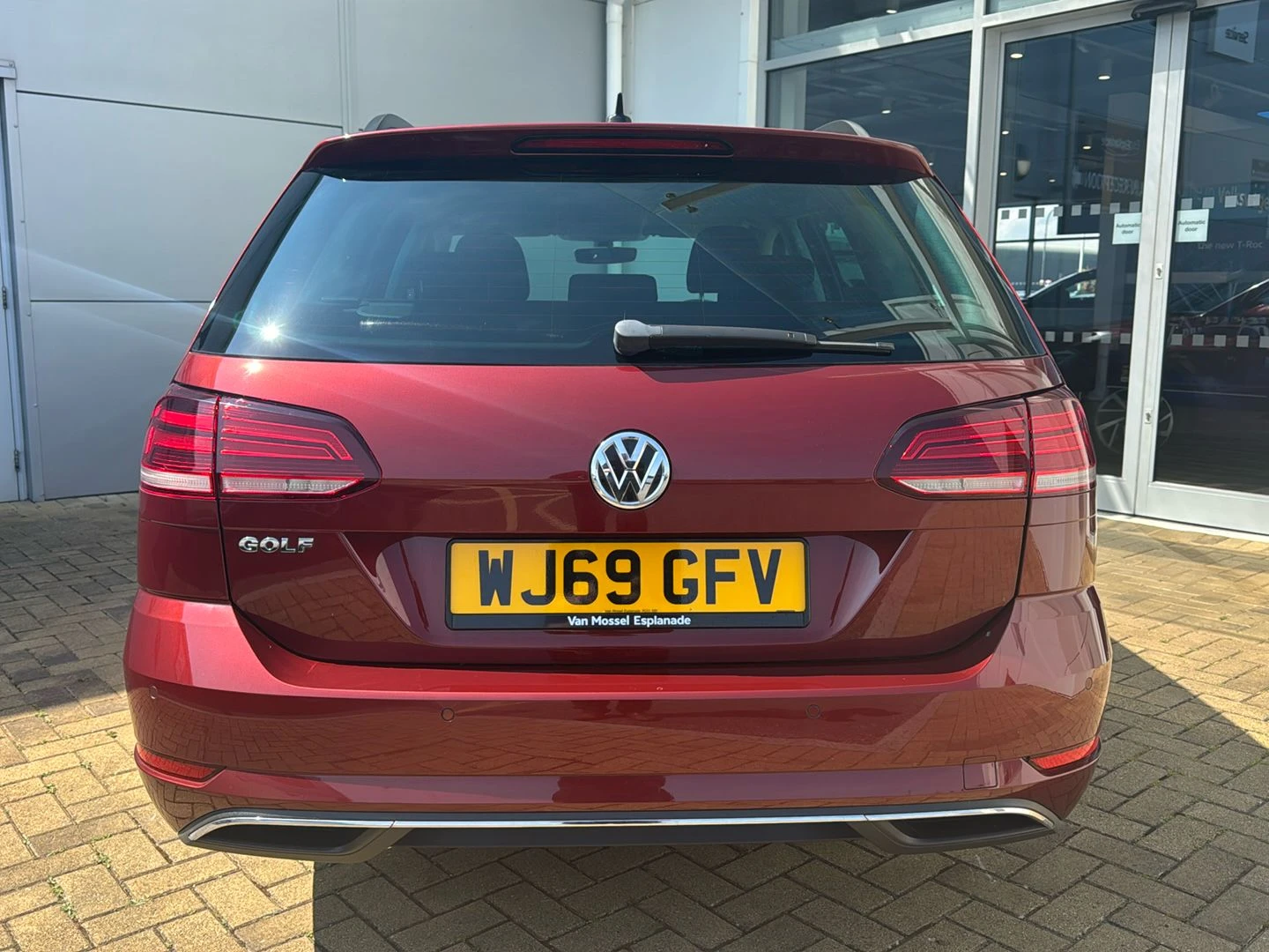 Volkswagen-Golf-image-5