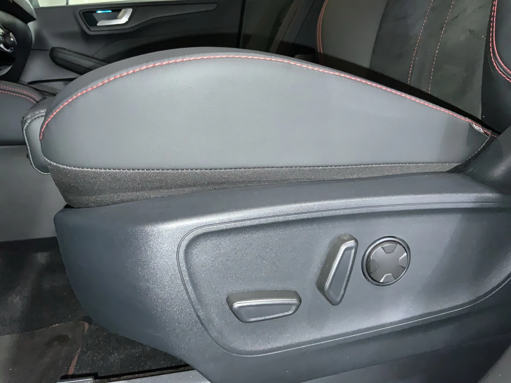 Ford Kuga ST-Line X Aut.*360GRAD*LED-MATRIX*NAVI*GRA*WINTER-PKT.