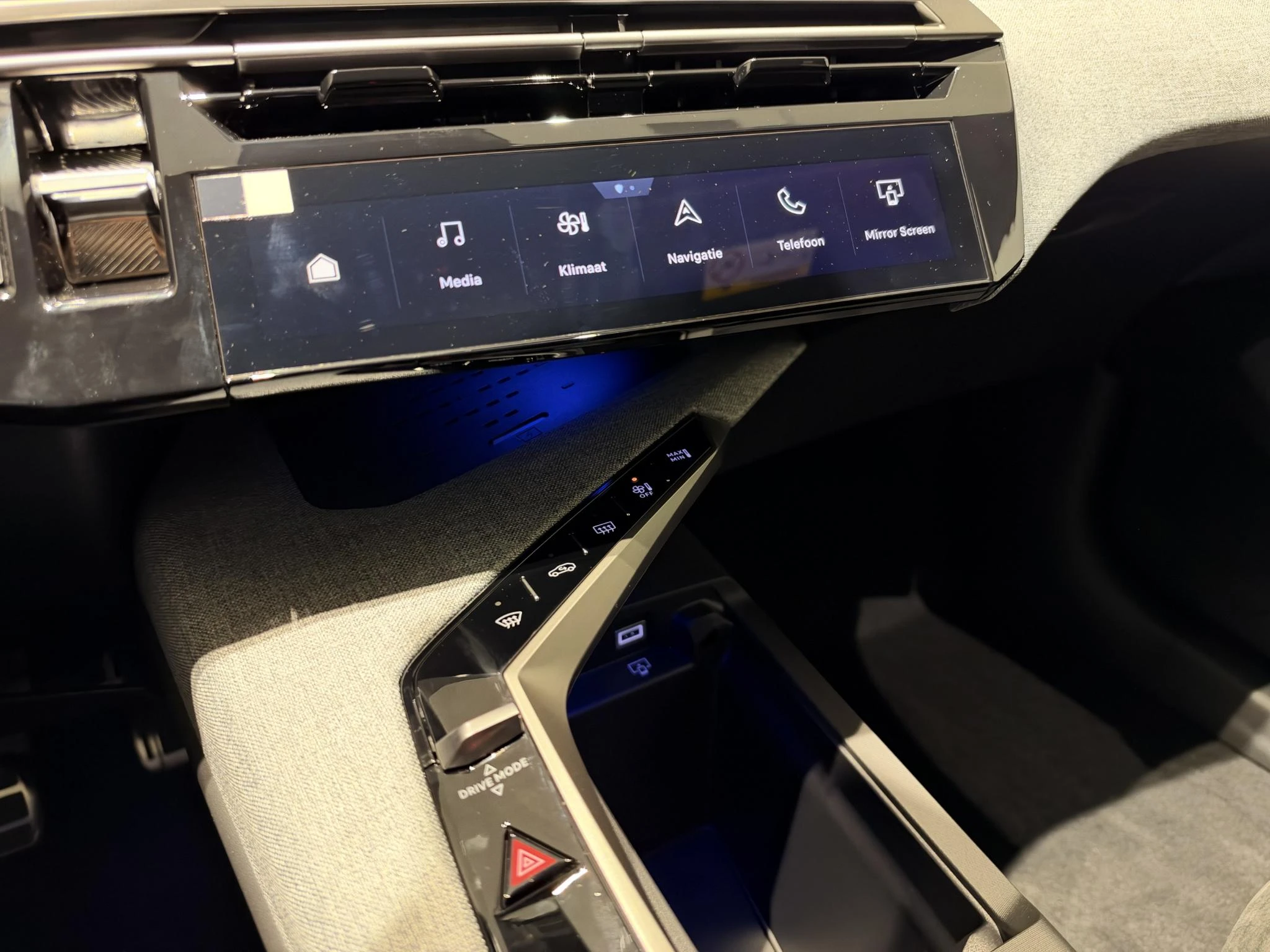Peugeot-e-5008-image-21