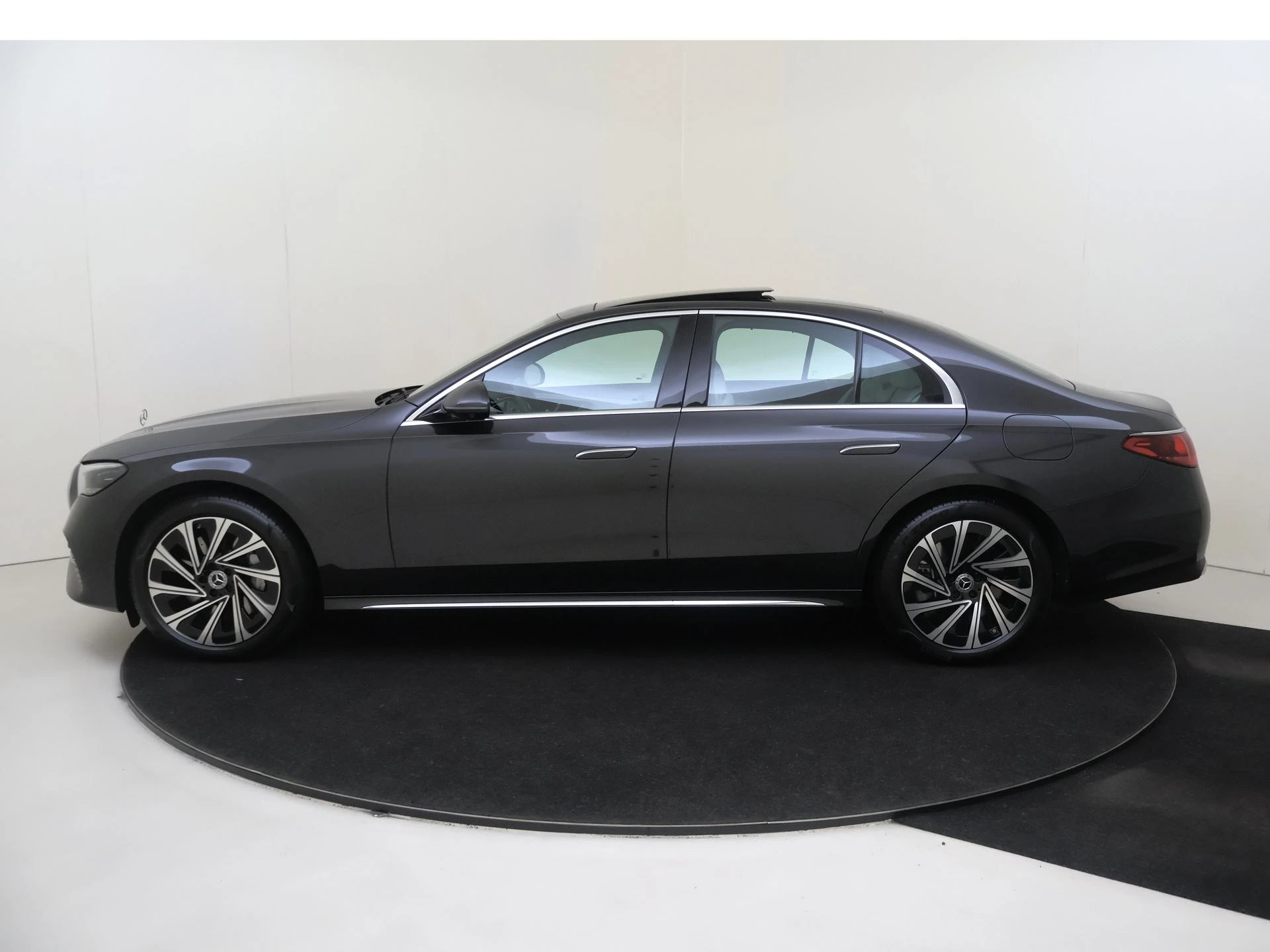 Mercedes-Benz-E-Klasse-image-7