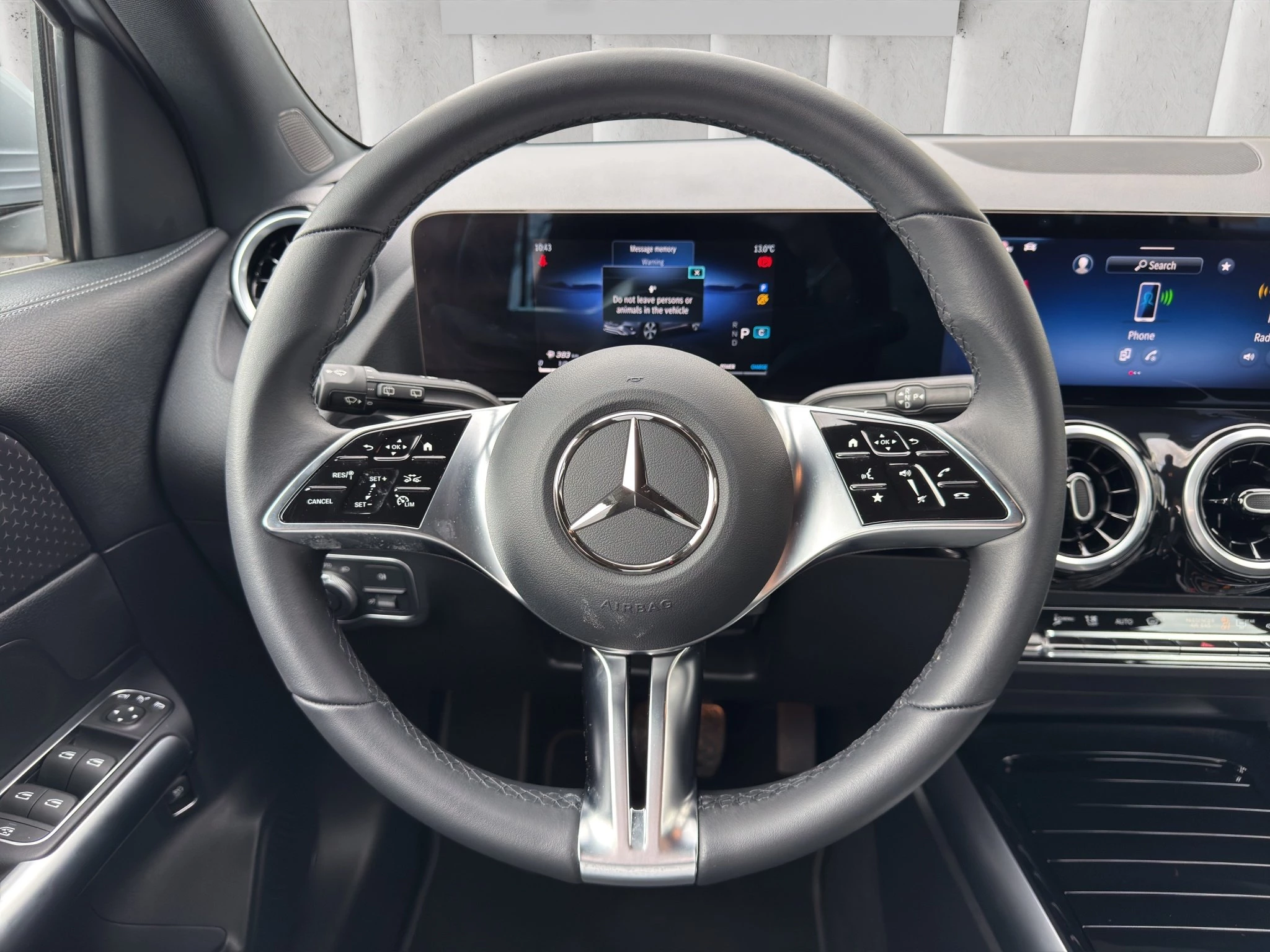 Mercedes-Benz-GLA-image-12