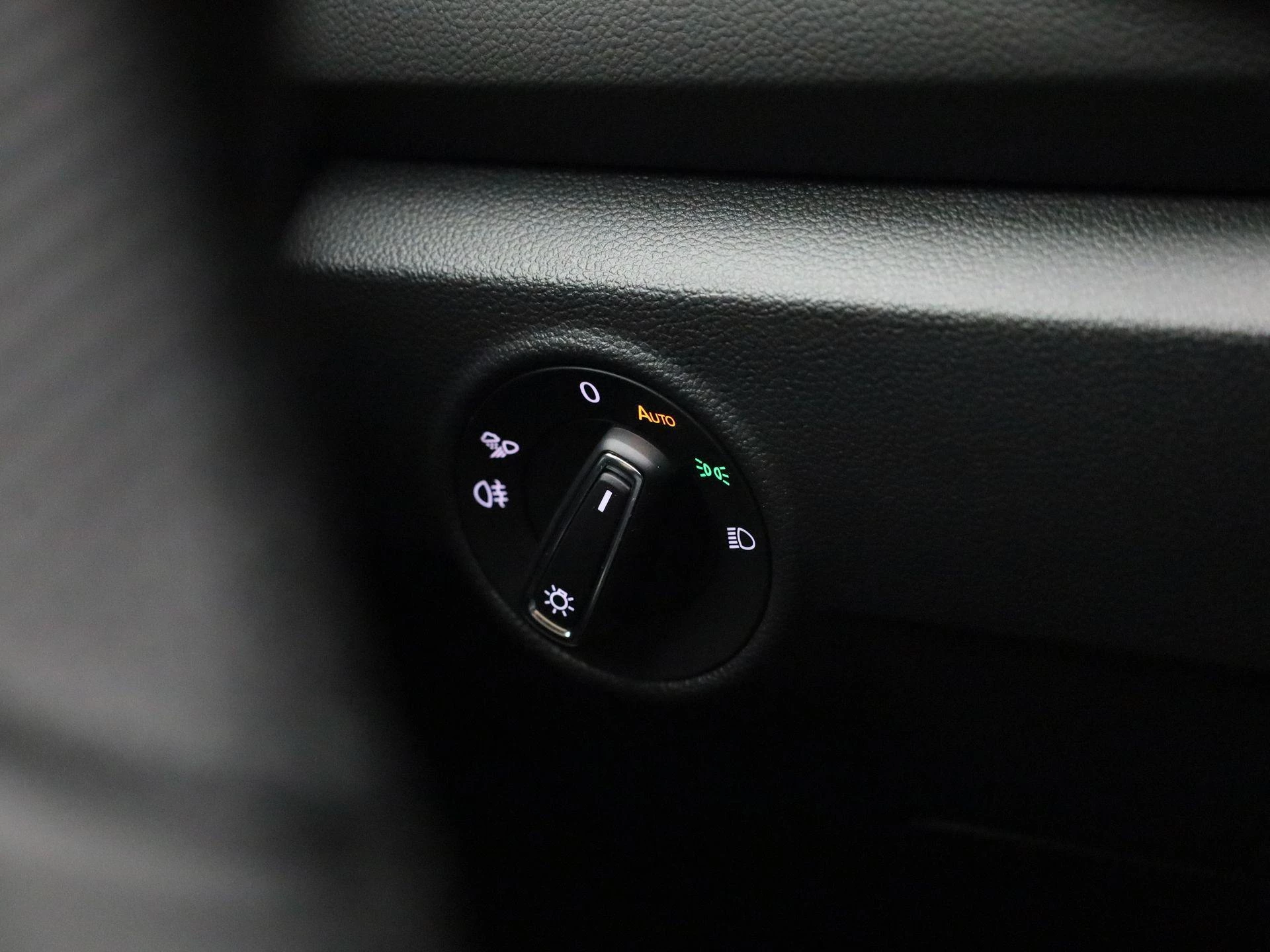 Volkswagen-T-Roc-image-21