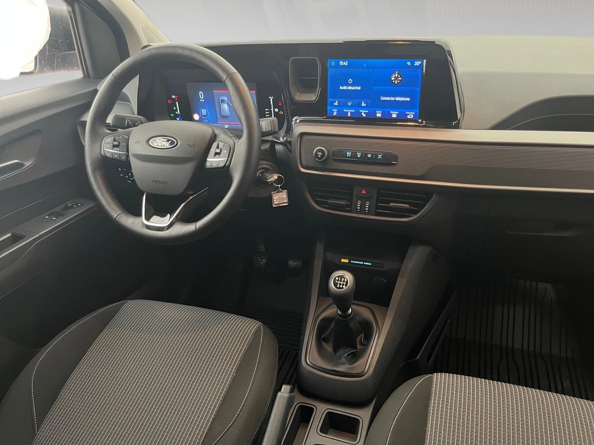 Ford-Transit Courier-image-4