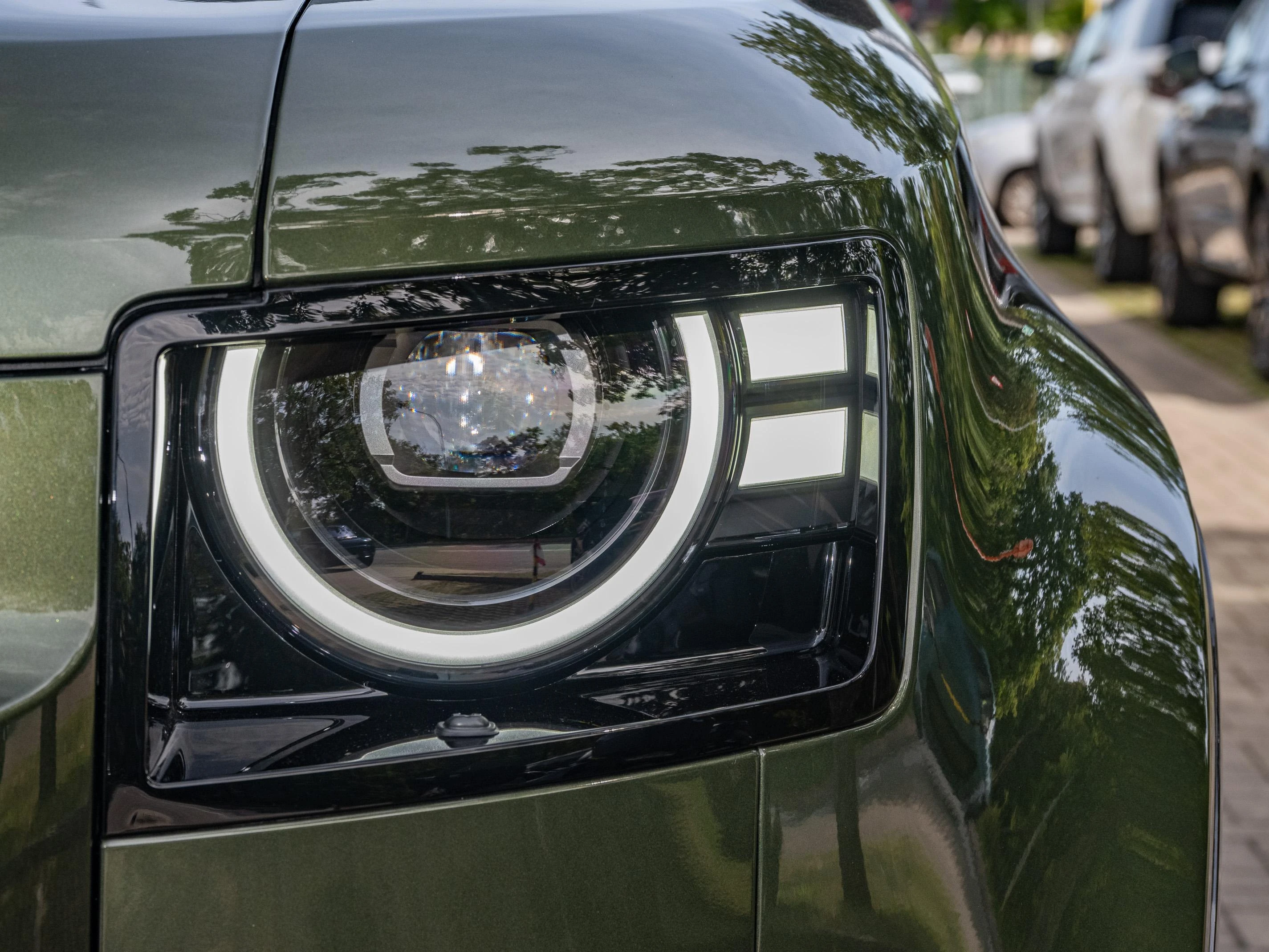 Land Rover Defender D250 X-Dynamic SE