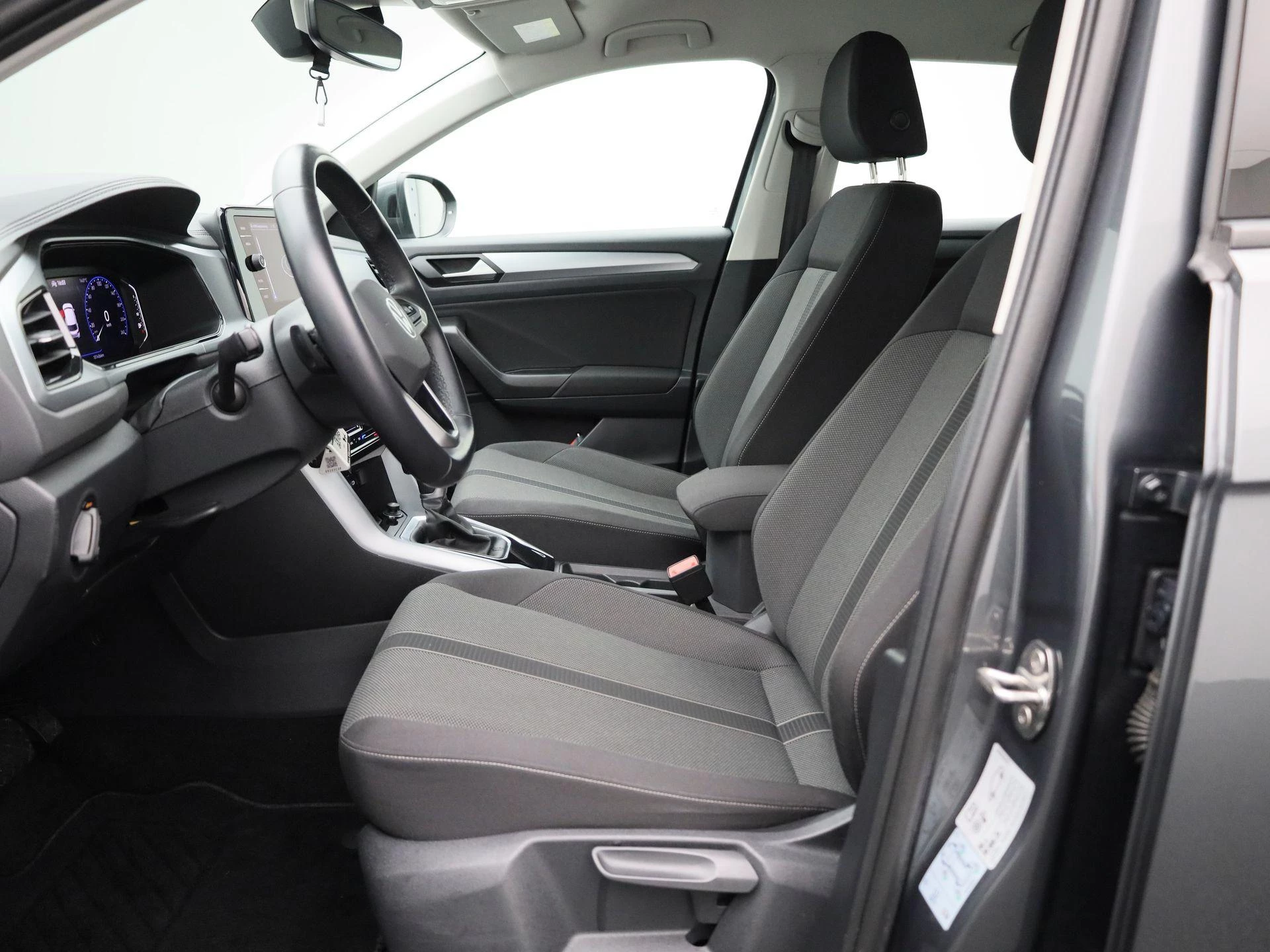 Volkswagen-T-Roc-image-7