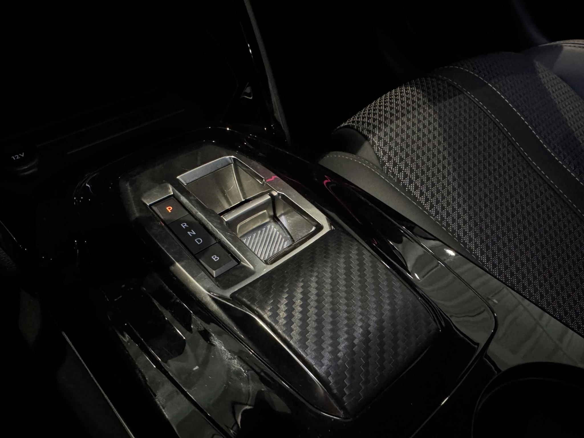 Peugeot-e-208-image-19