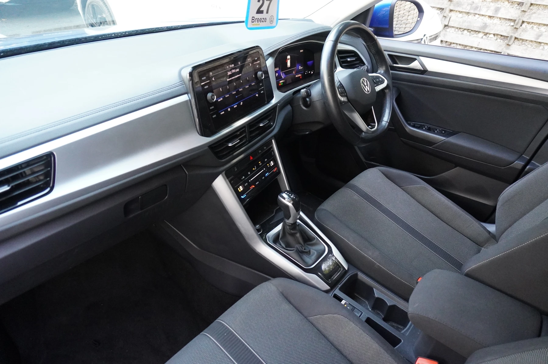 Volkswagen-T-Roc-image-1