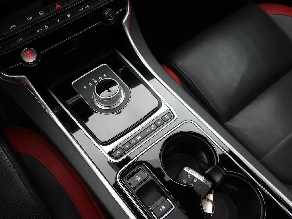 Jaguar-XE-image-15