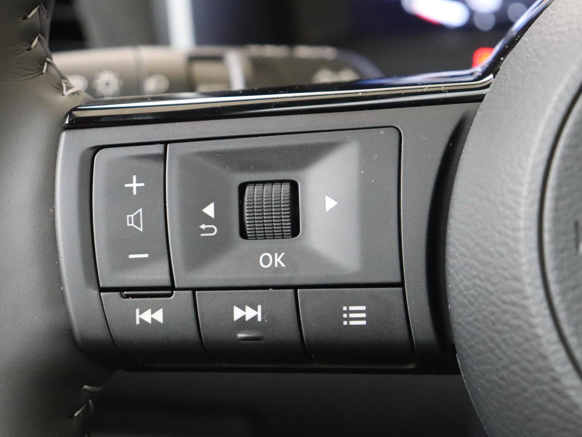 Nissan-QASHQAI-image-12