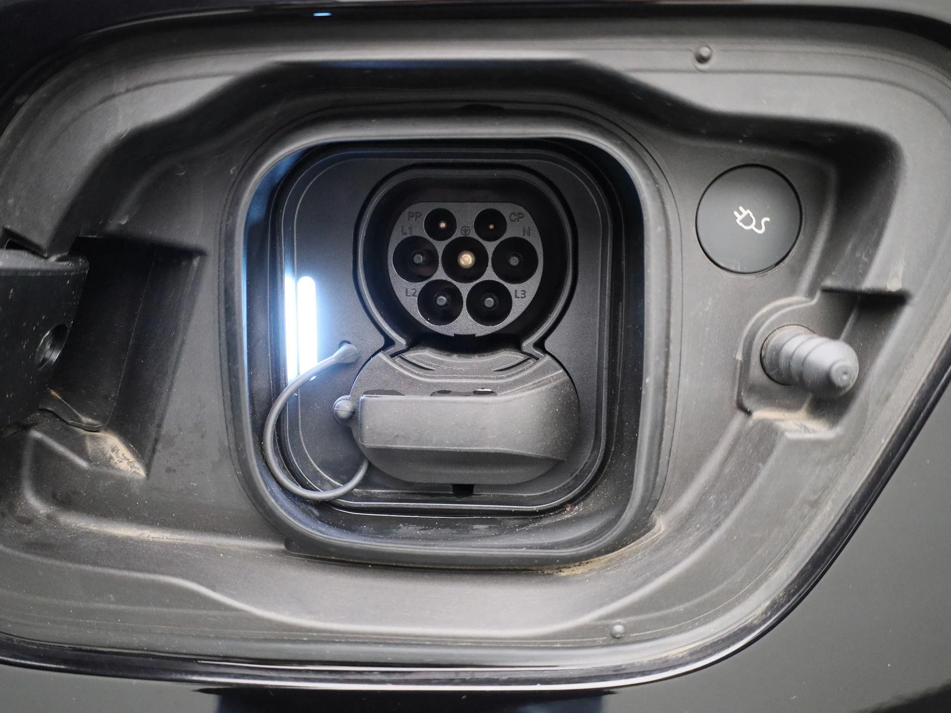Volvo-EX40-image-11