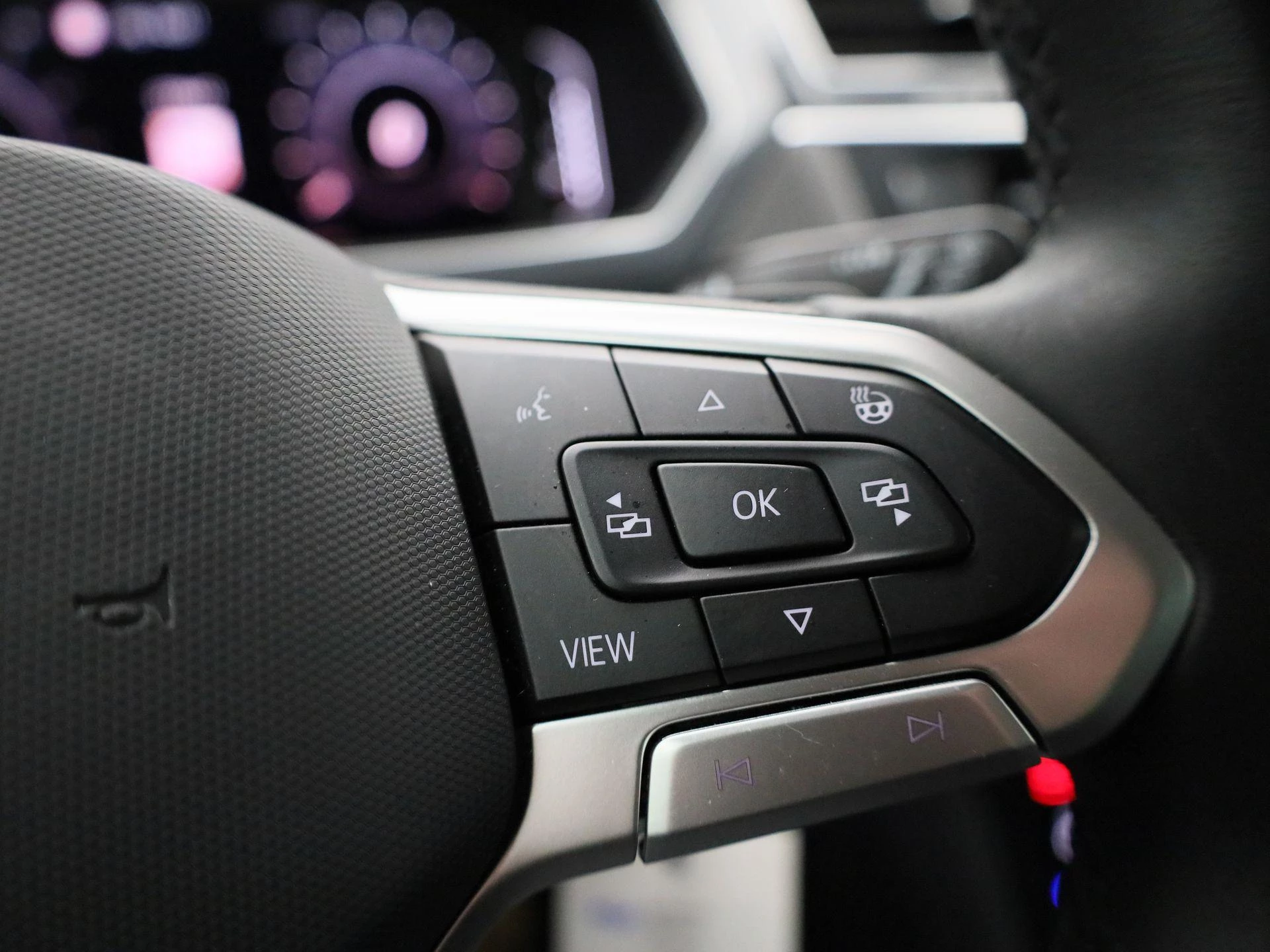 Volkswagen-Tiguan-image-19