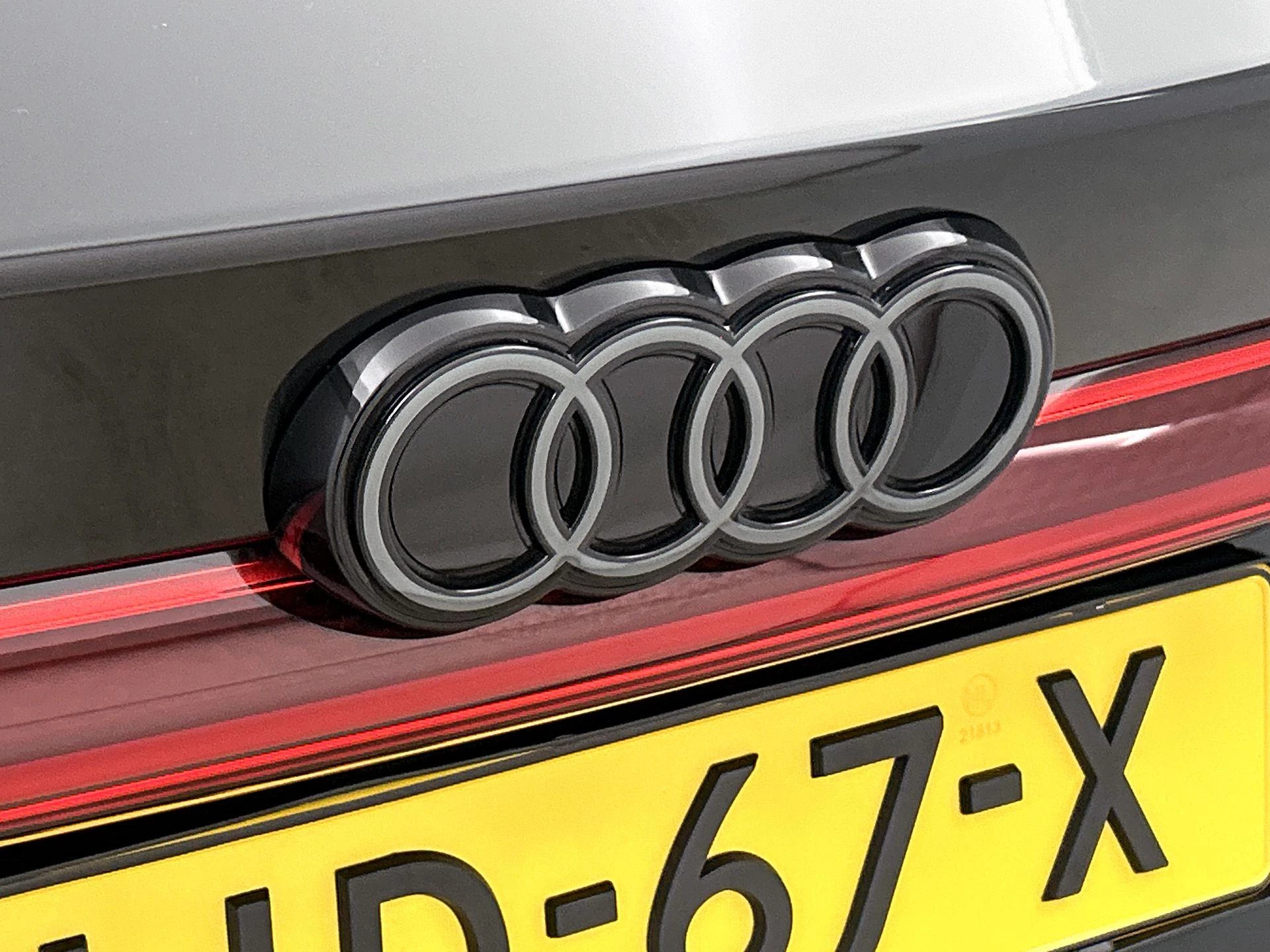 Audi-A6 Avant e-tron-image-23