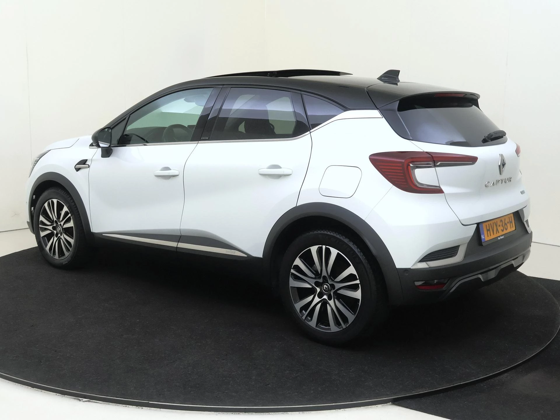 Renault Captur 1.6 E-Tech Plug-in Hybrid 160 Initiale Paris