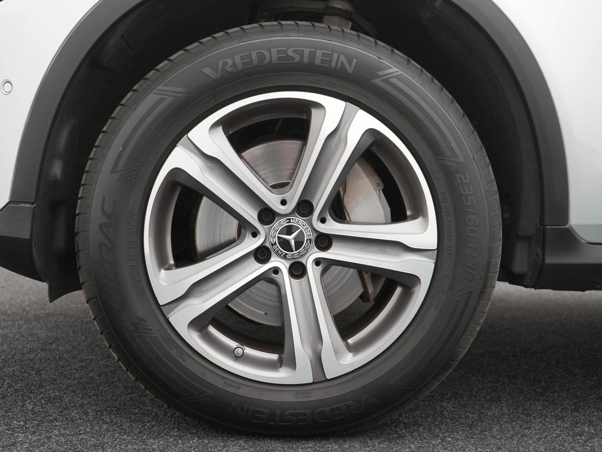 Mercedes-Benz-GLC-image-37