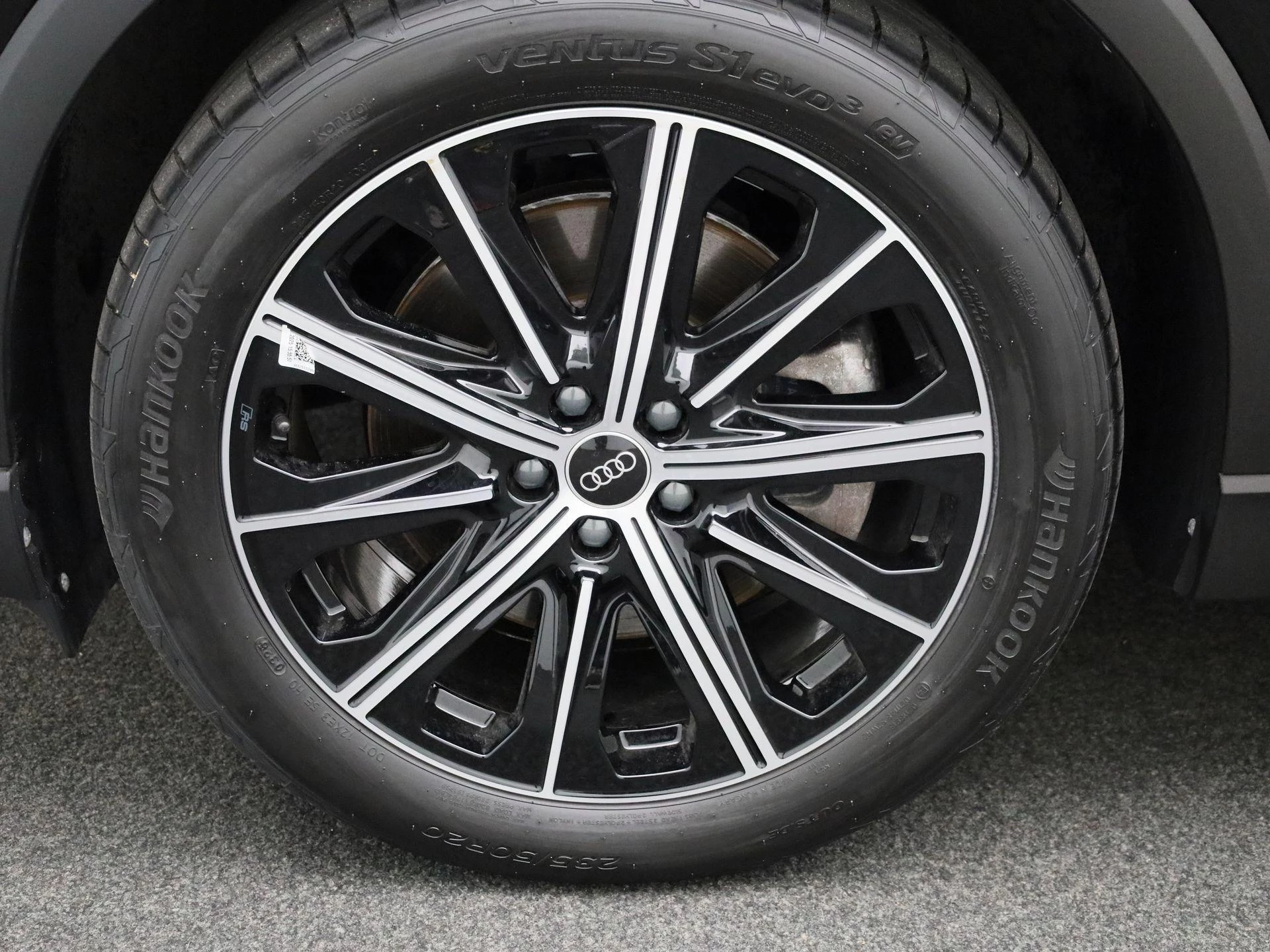 Audi-Q4 e-tron-image-15